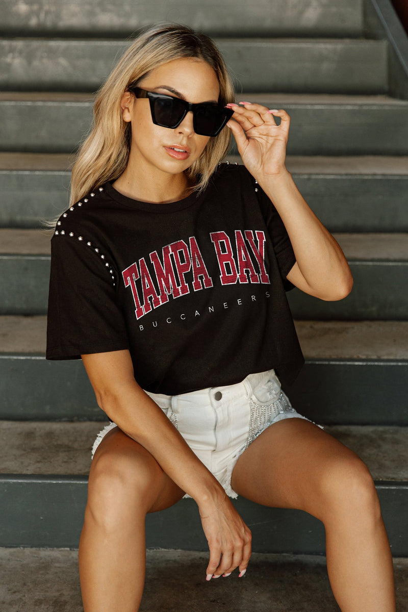 TAMPA BAY BUCCANEERS VICTORIOUS VIXEN SHORT SLEEVE FLOWY TEE