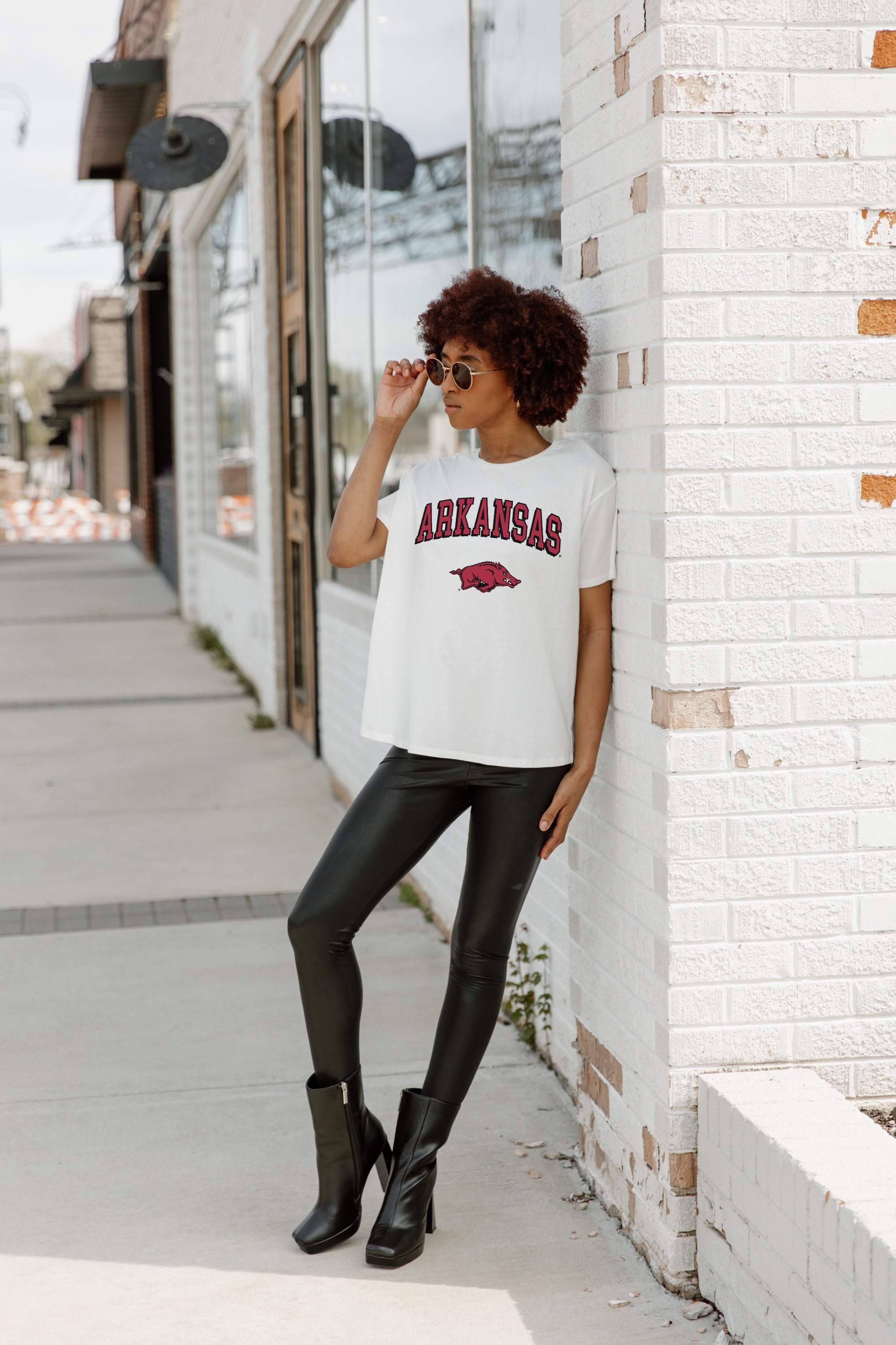 ARKANSAS RAZORBACKS AROUND WE GO SHORT SLEEVE FLOWY TEE