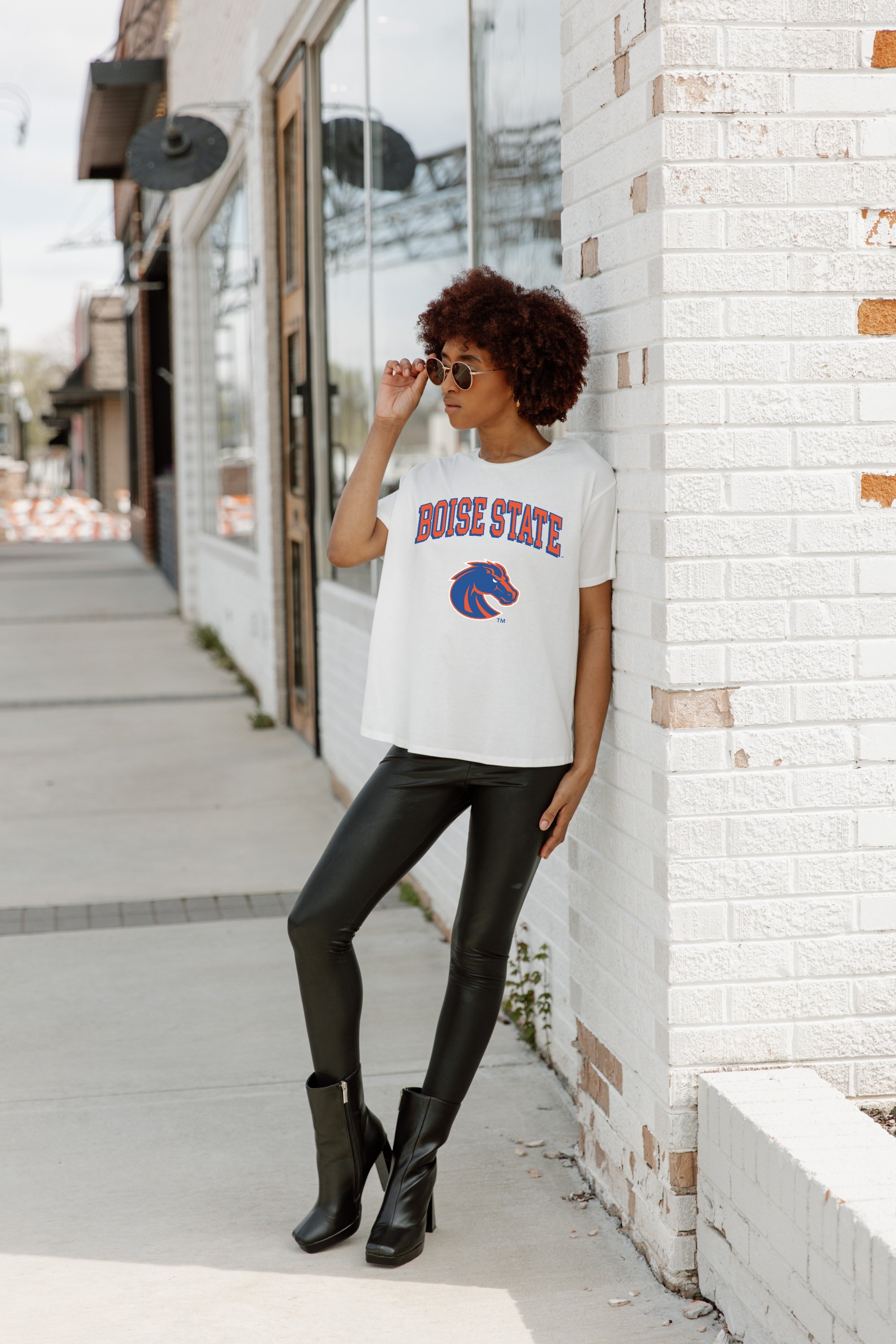 BOISE STATE BRONCOS AROUND WE GO SHORT SLEEVE FLOWY TEE