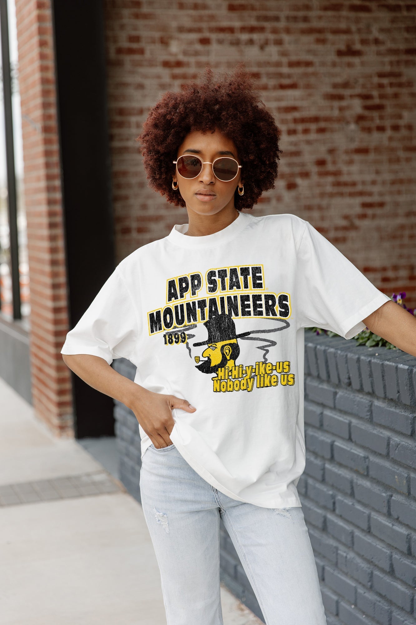 APPALACHIAN STATE MOUNTAINEERS IN THE LEAD OVERSIZED CREWNECK TEE