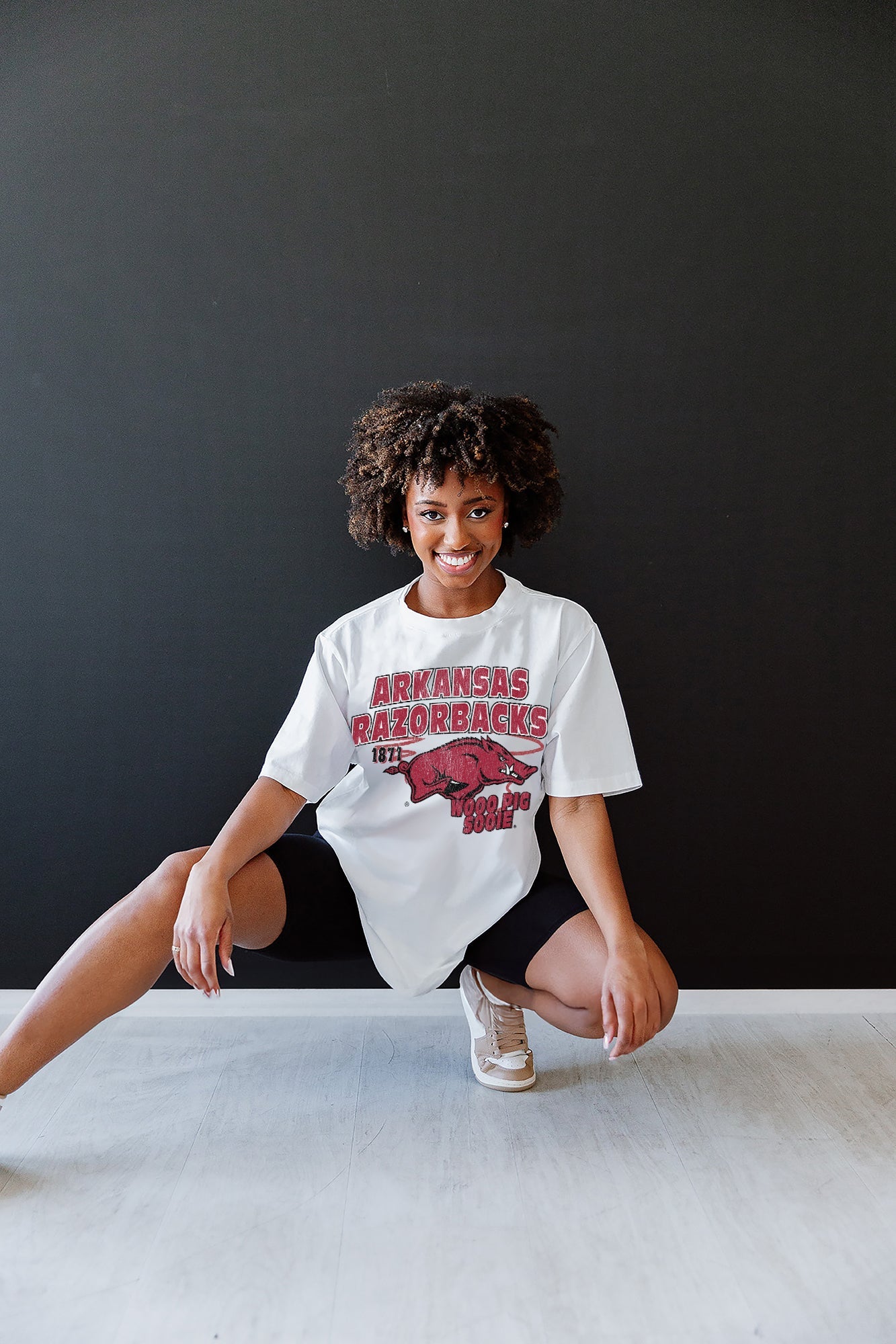 ARKANSAS RAZORBACKS IN THE LEAD OVERSIZED CREWNECK TEE