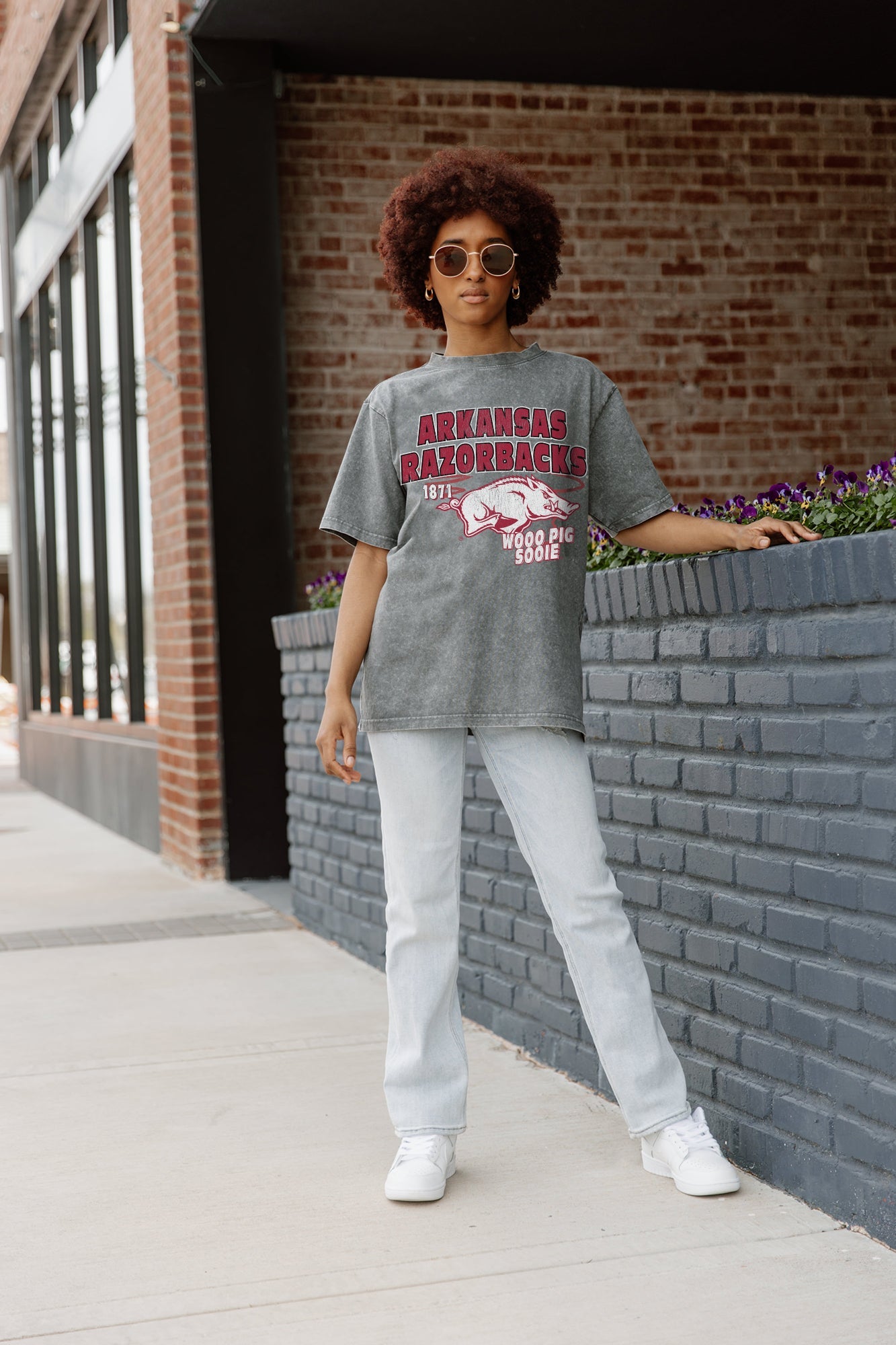 ARKANSAS RAZORBACKS KEEP THE LEAD OVERSIZED CREWNECK TEE