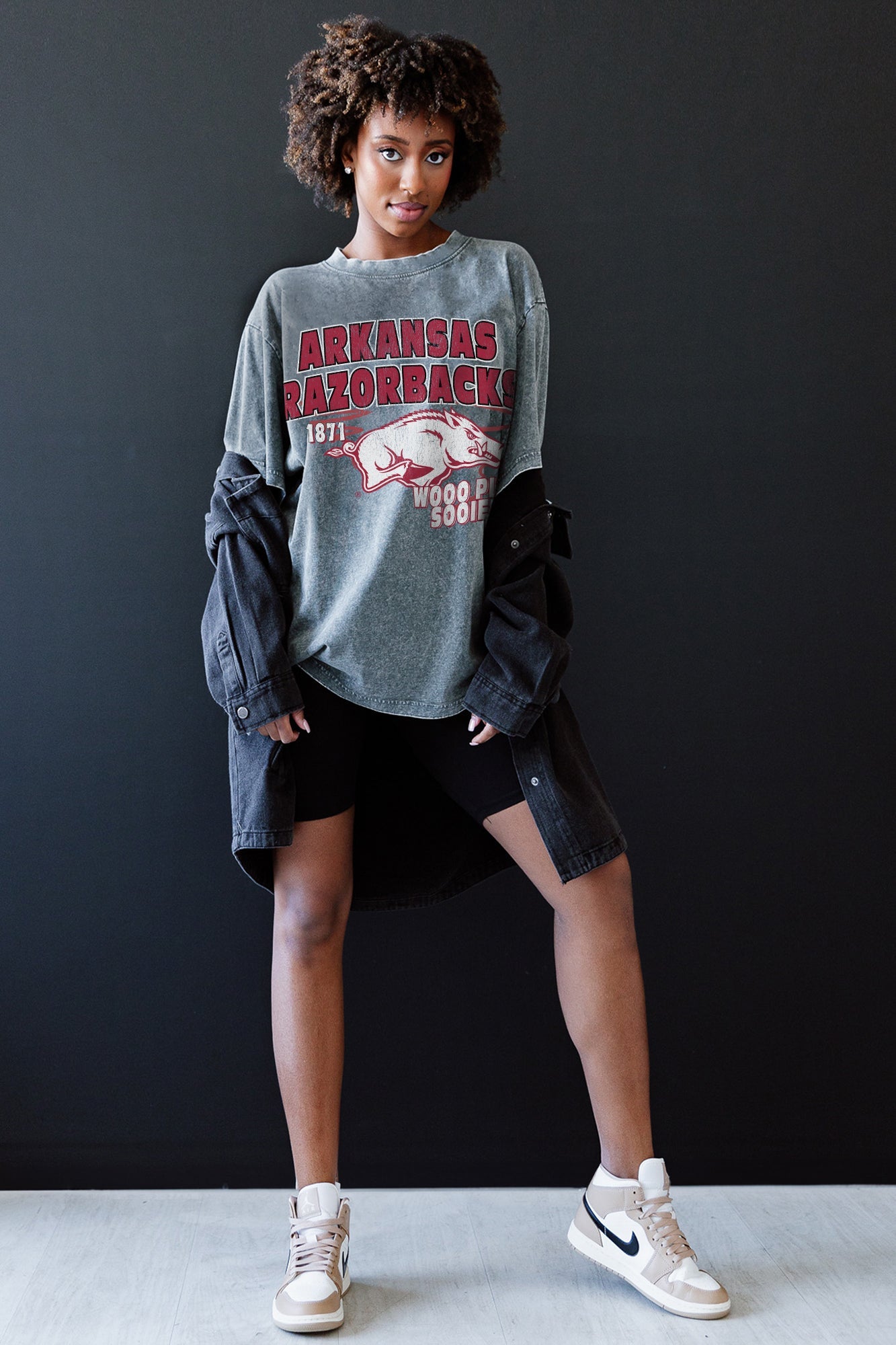 ARKANSAS RAZORBACKS KEEP THE LEAD OVERSIZED CREWNECK TEE