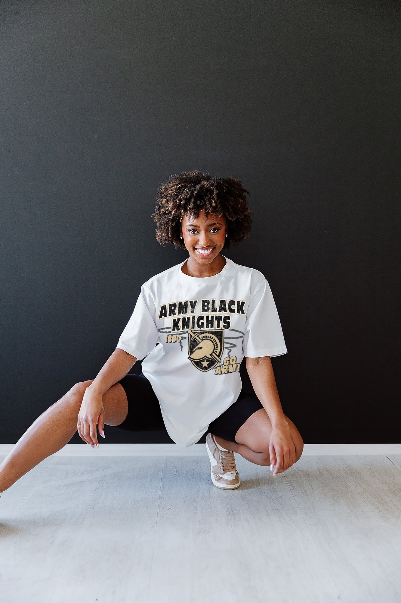 ARMY BLACK KNIGHTS IN THE LEAD OVERSIZED CREWNECK TEE