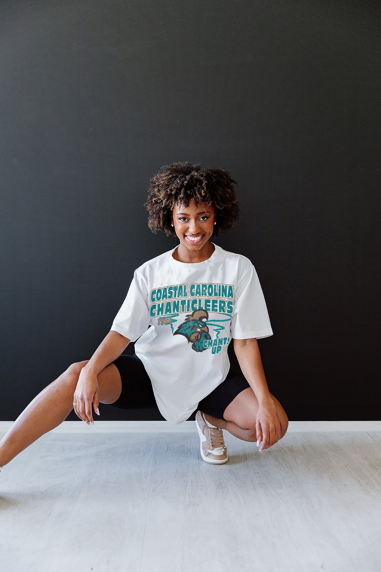 COASTAL CAROLINA CHANTICLEERS IN THE LEAD OVERSIZED CREWNECK TEE