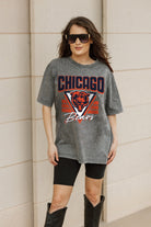 CHICAGO BEARS PLAY IT FORWARD OVERSIZED CREWNECK TEE