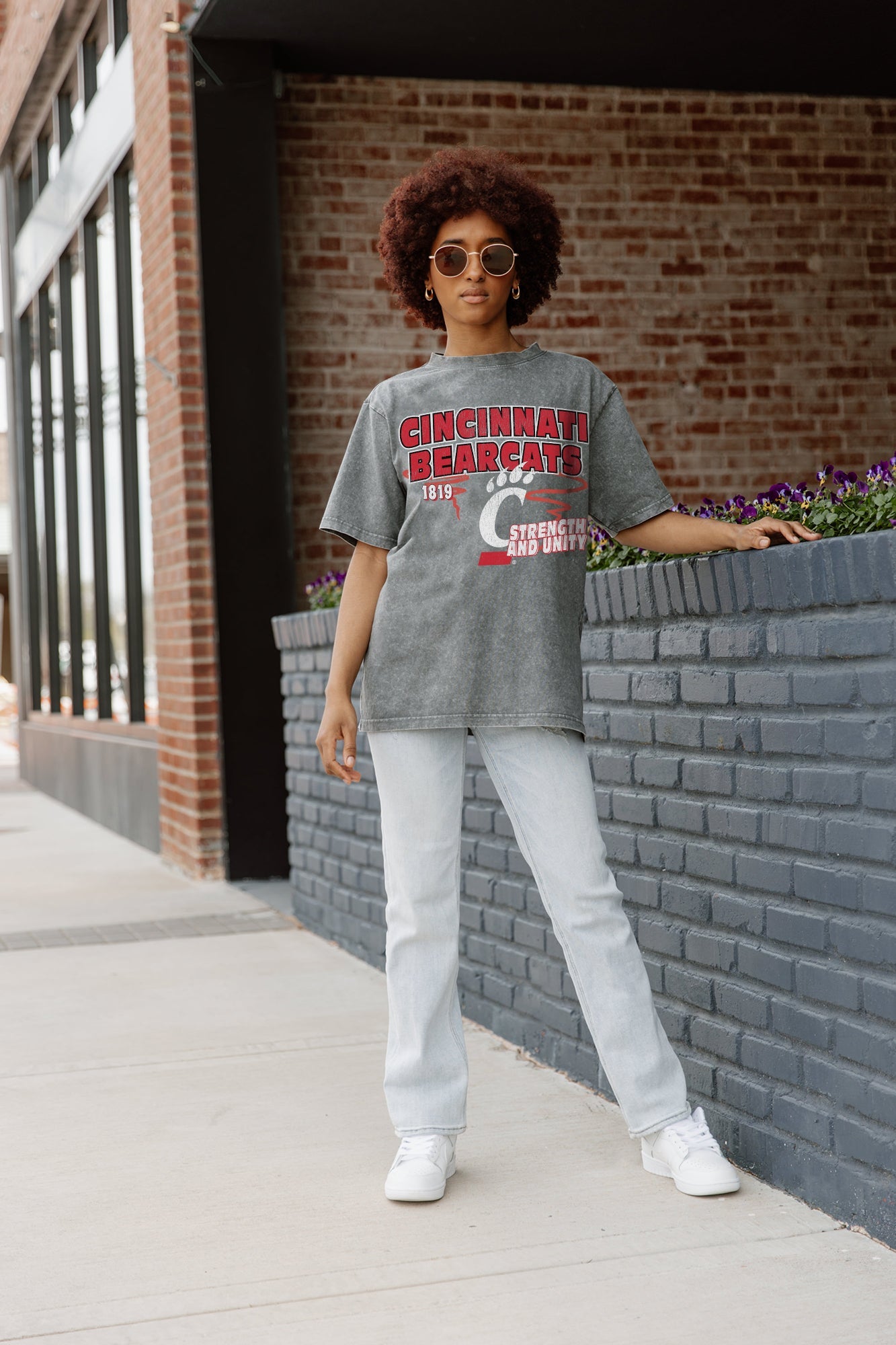 CINCINNATI BEARCATS KEEP THE LEAD OVERSIZED CREWNECK TEE