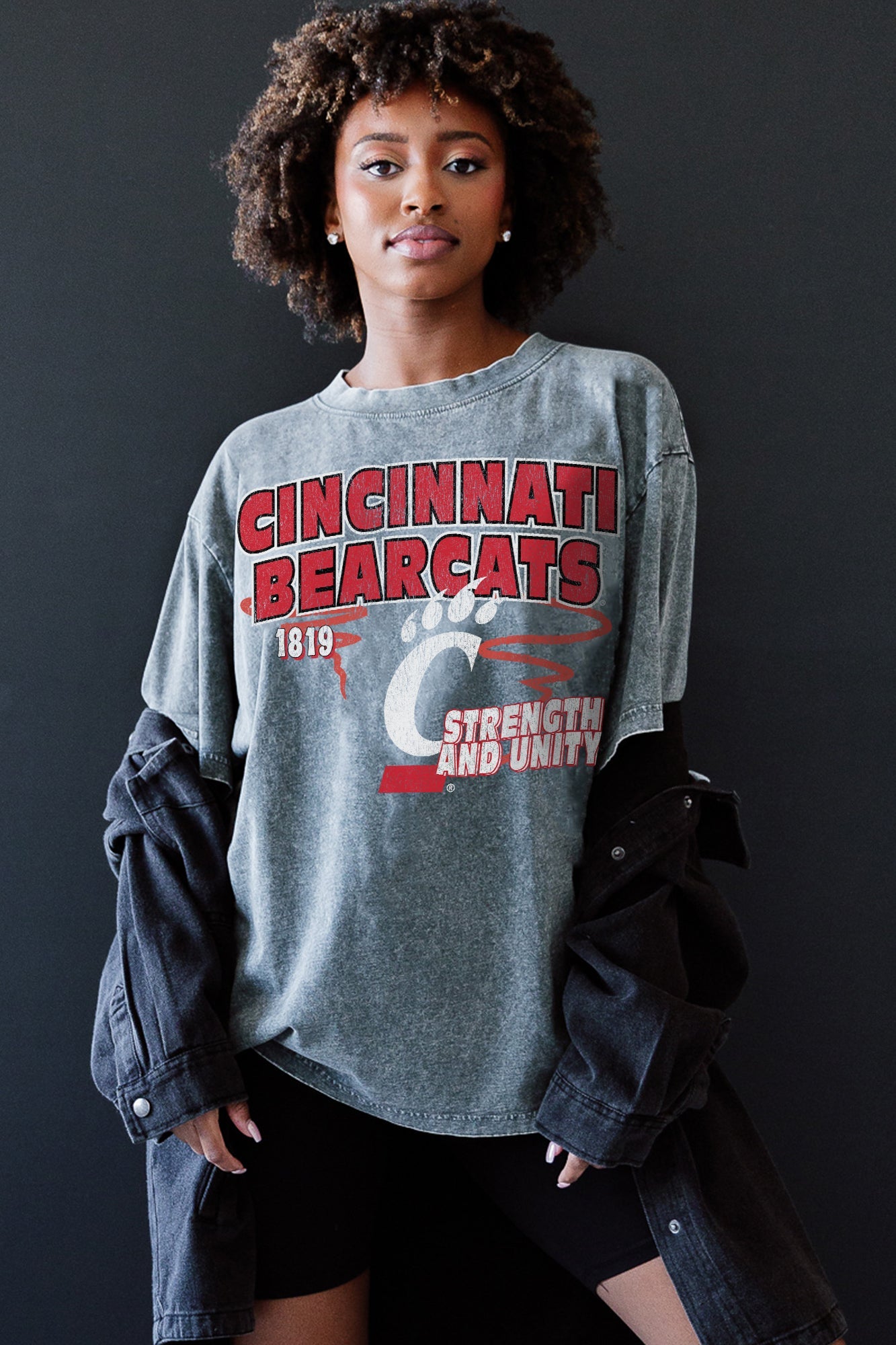 CINCINNATI BEARCATS KEEP THE LEAD OVERSIZED CREWNECK TEE