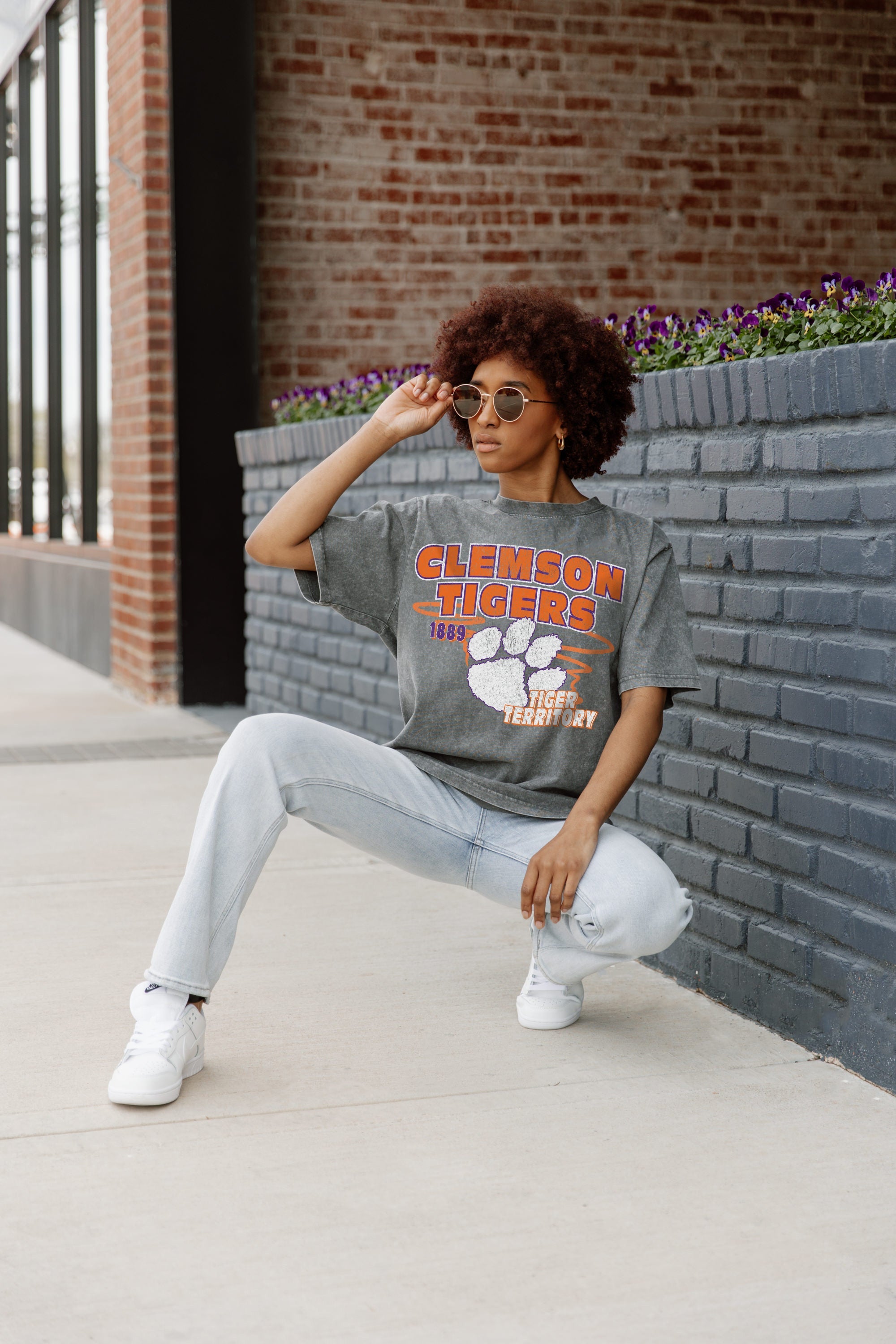 CLEMSON TIGERS KEEP THE LEAD OVERSIZED CREWNECK TEE