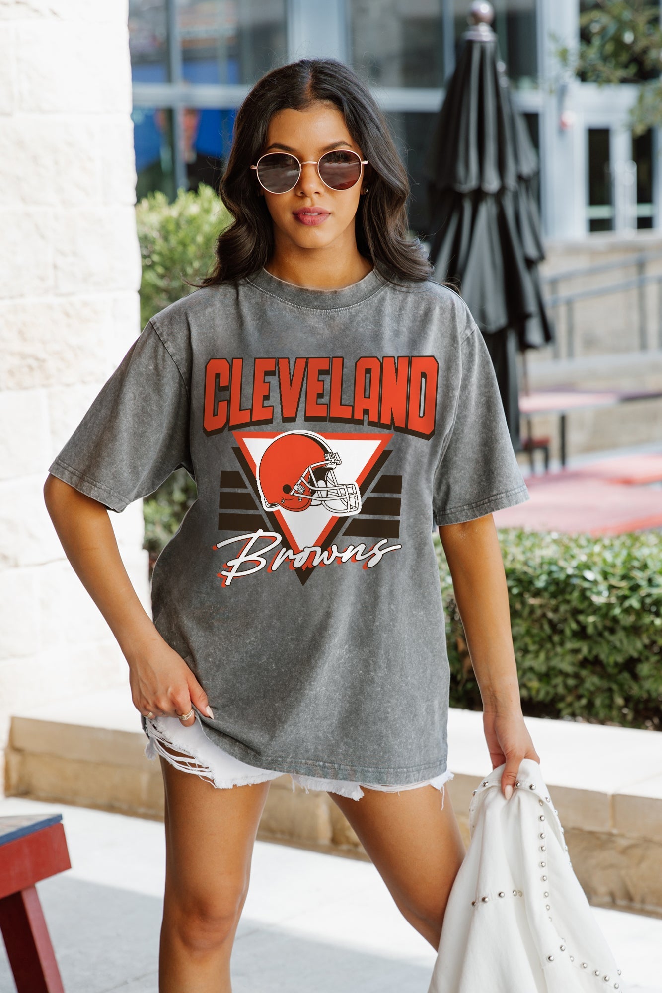 CLEVELAND BROWNS PLAY IT FORWARD OVERSIZED CREWNECK TEE