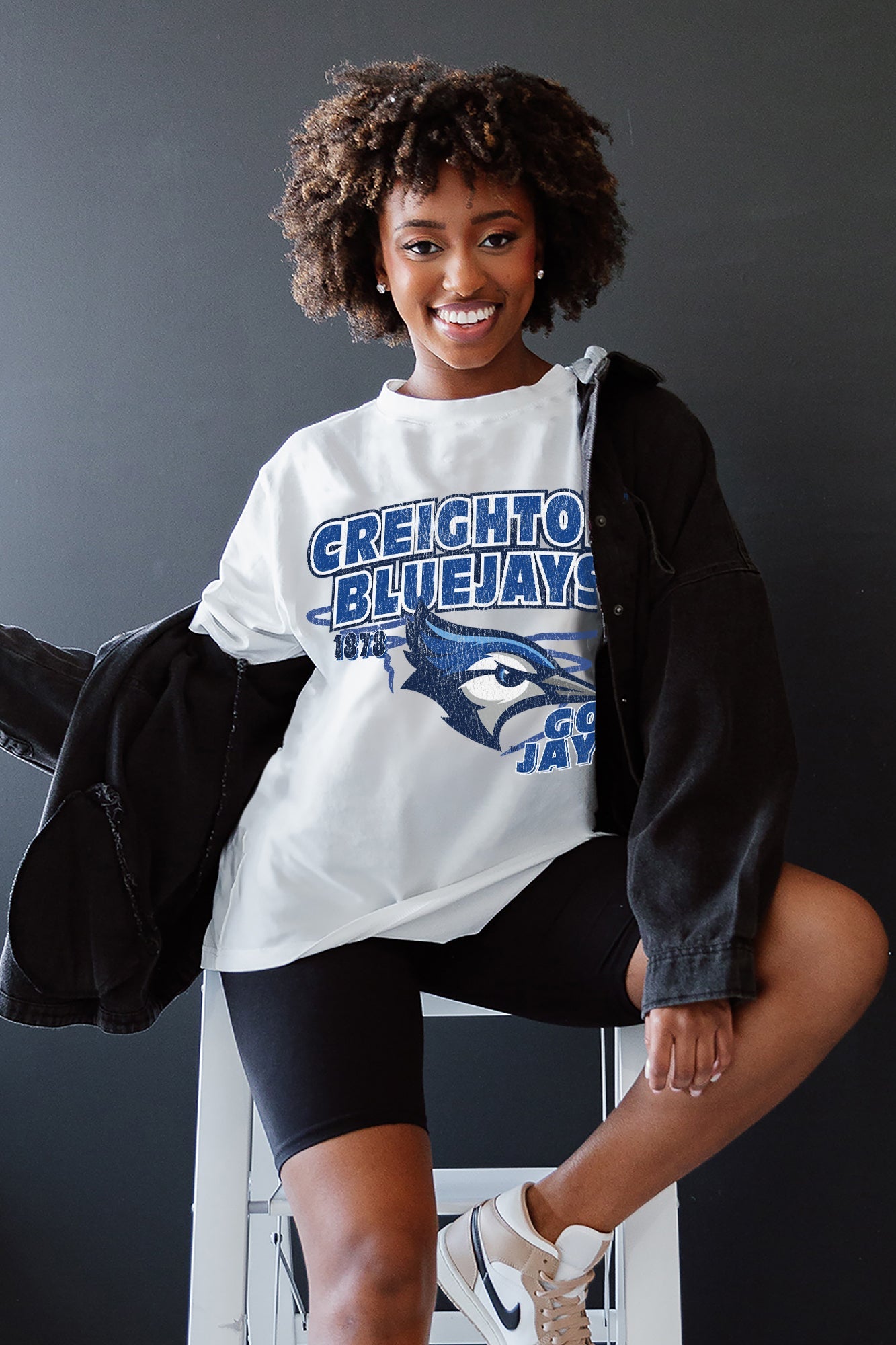 CREIGHTON BLUEJAYS IN THE LEAD OVERSIZED CREWNECK TEE