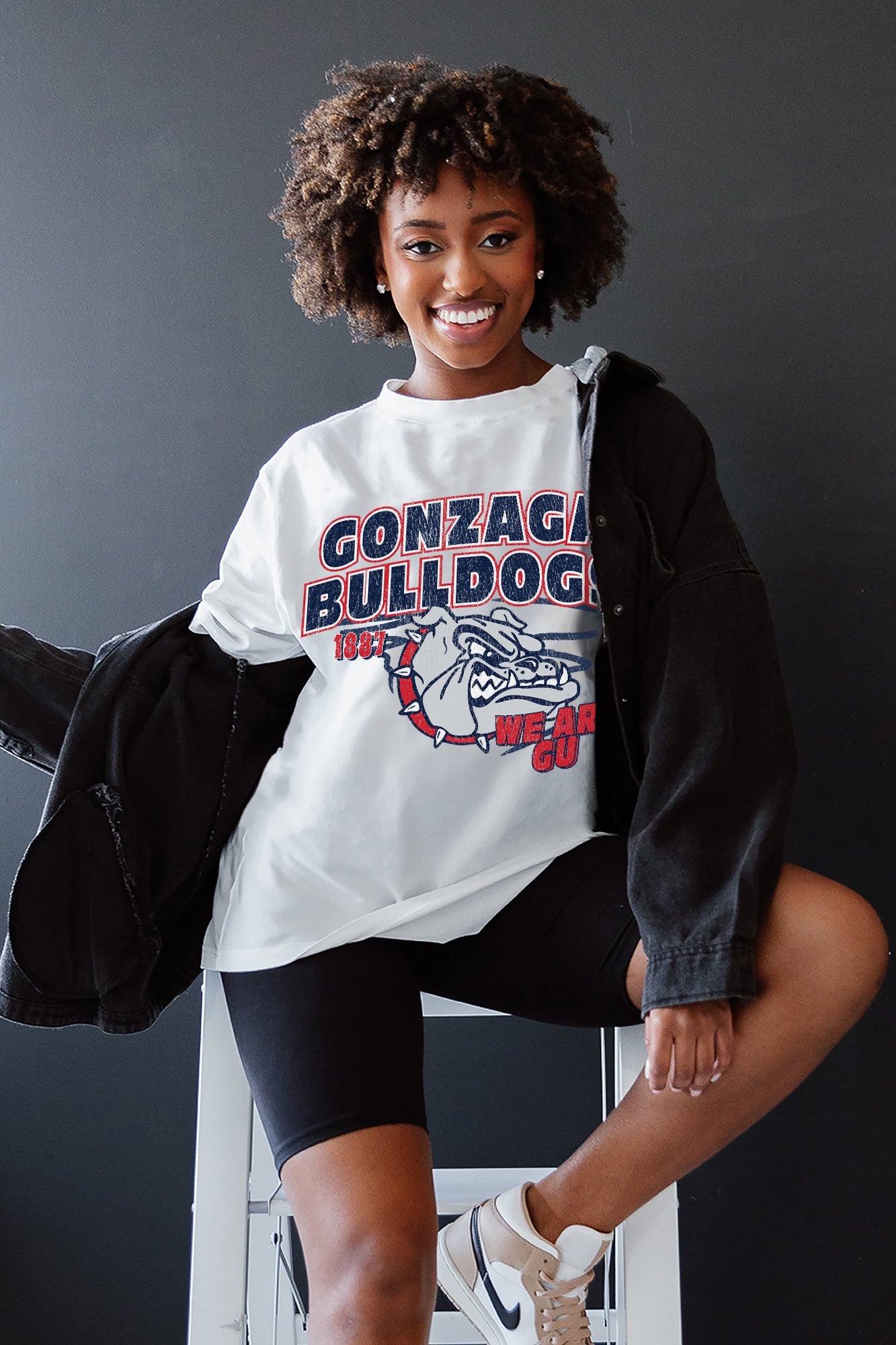 GONZAGA BULLDOGS IN THE LEAD OVERSIZED CREWNECK TEE