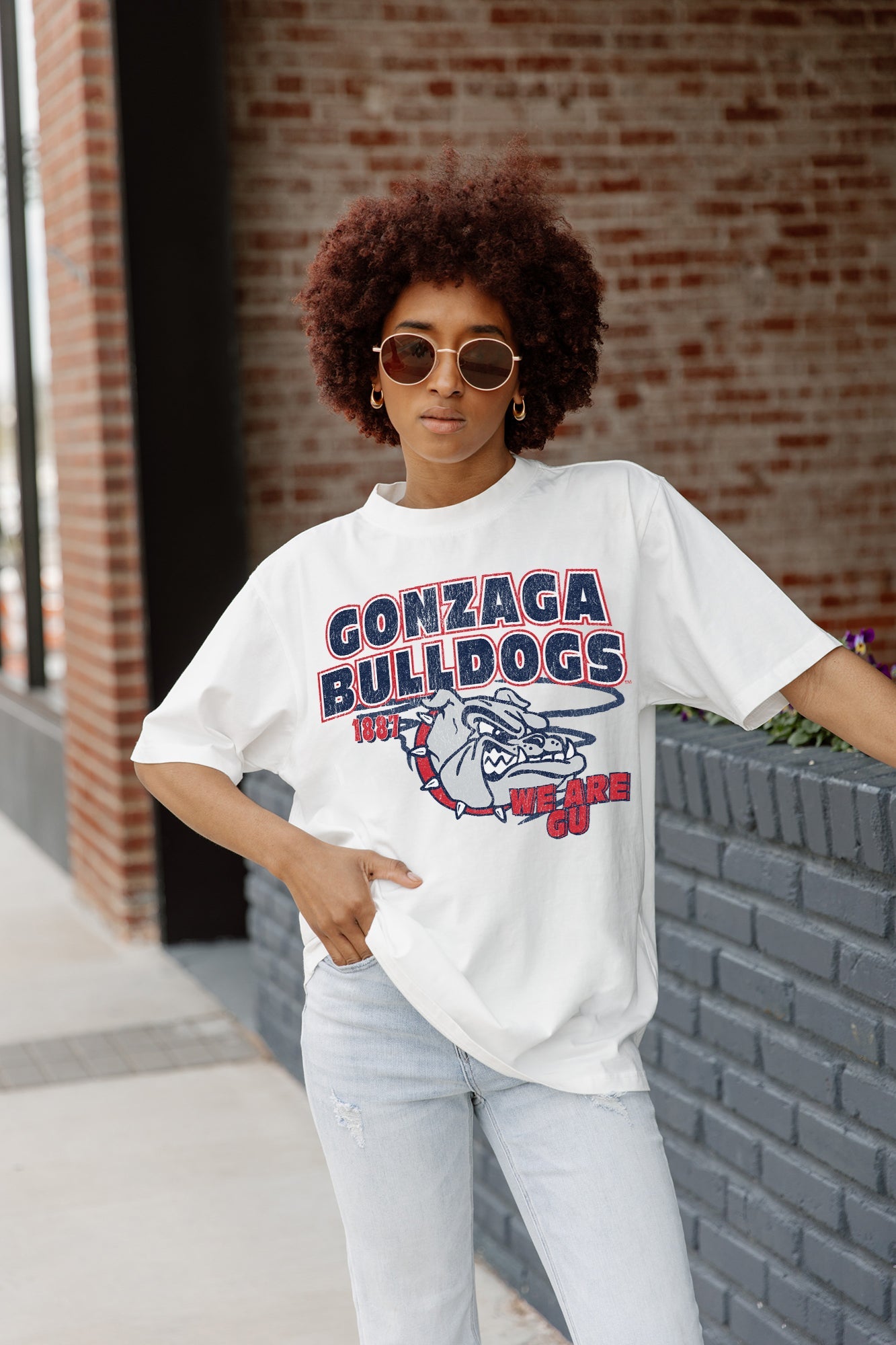 GONZAGA BULLDOGS IN THE LEAD OVERSIZED CREWNECK TEE