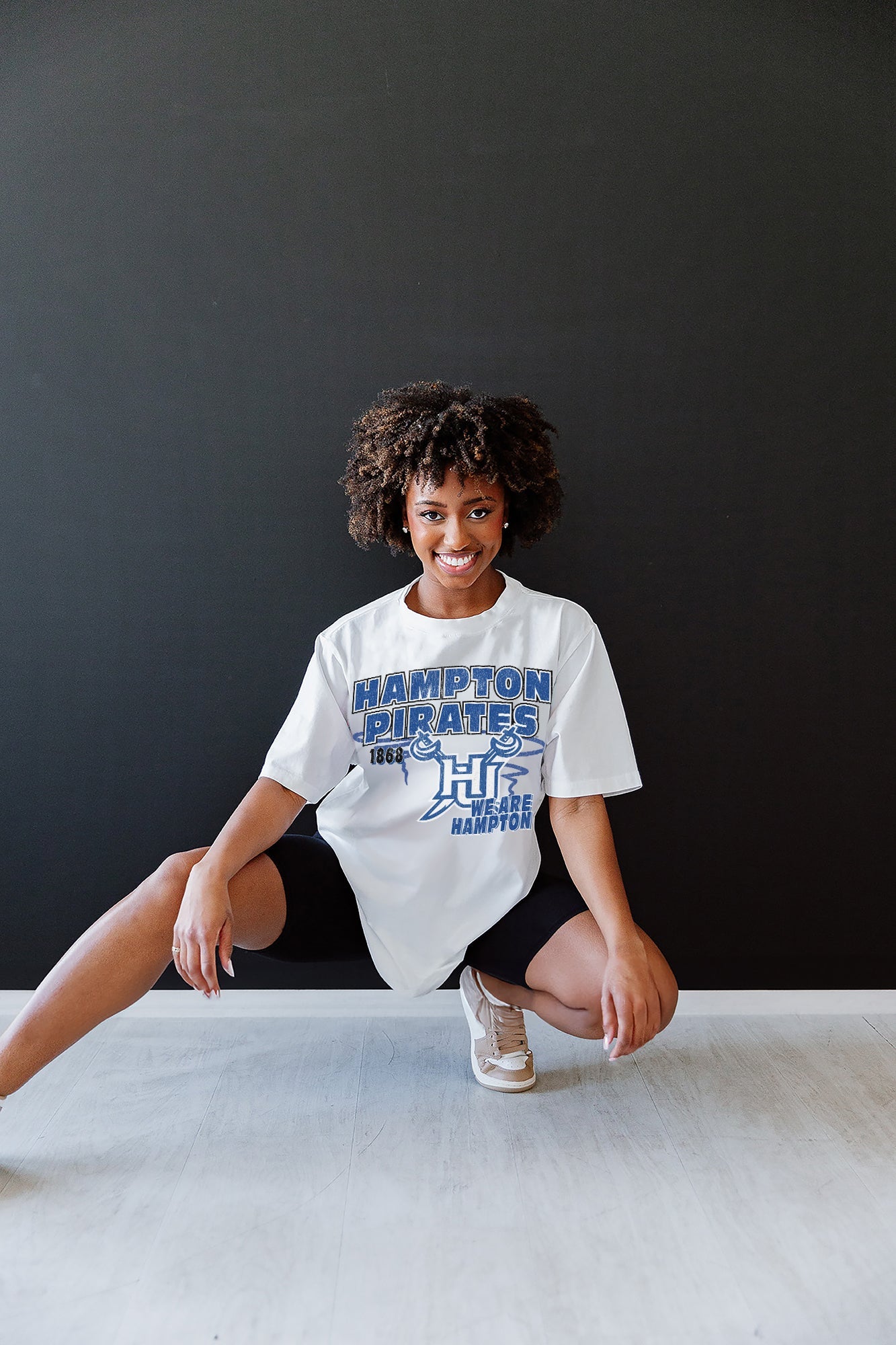 HAMPTON PIRATES IN THE LEAD OVERSIZED CREWNECK TEE