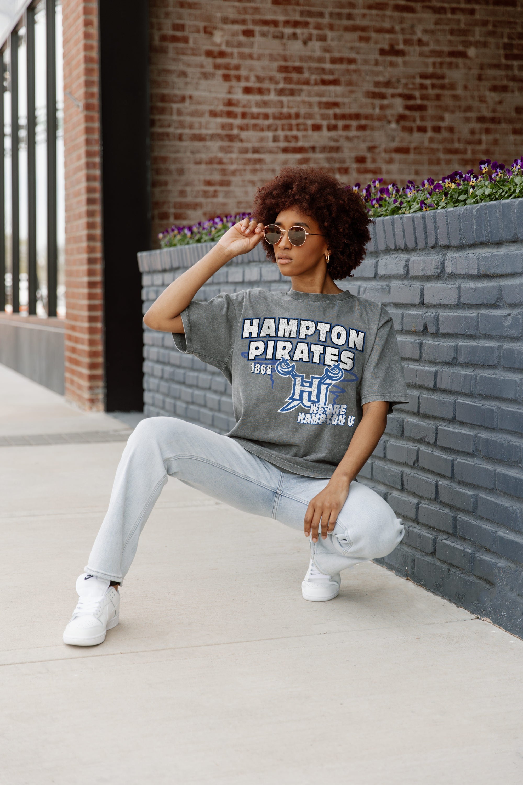 HAMPTON PIRATES KEEP THE LEAD OVERSIZED CREWNECK TEE