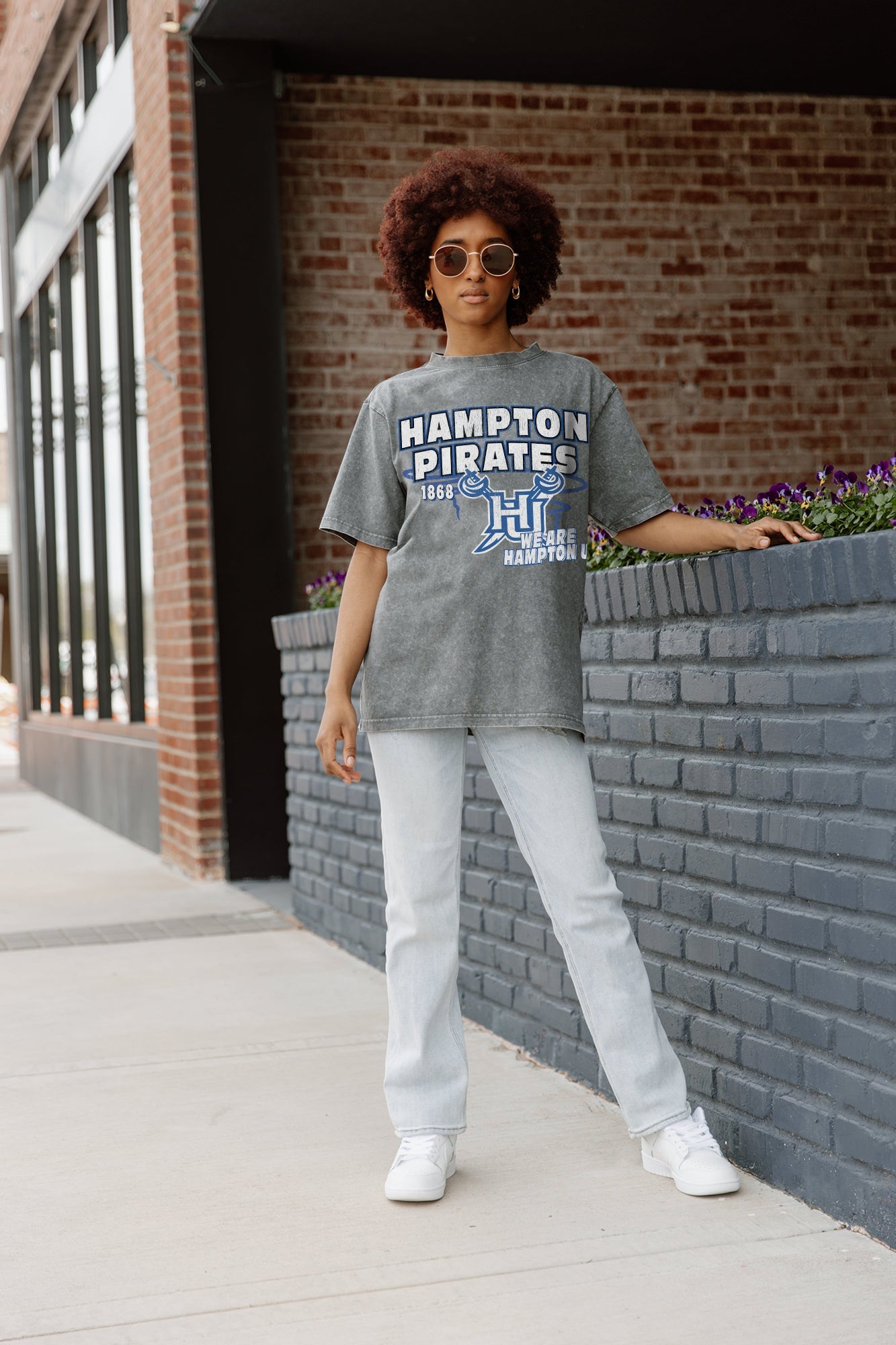 HAMPTON PIRATES KEEP THE LEAD OVERSIZED CREWNECK TEE