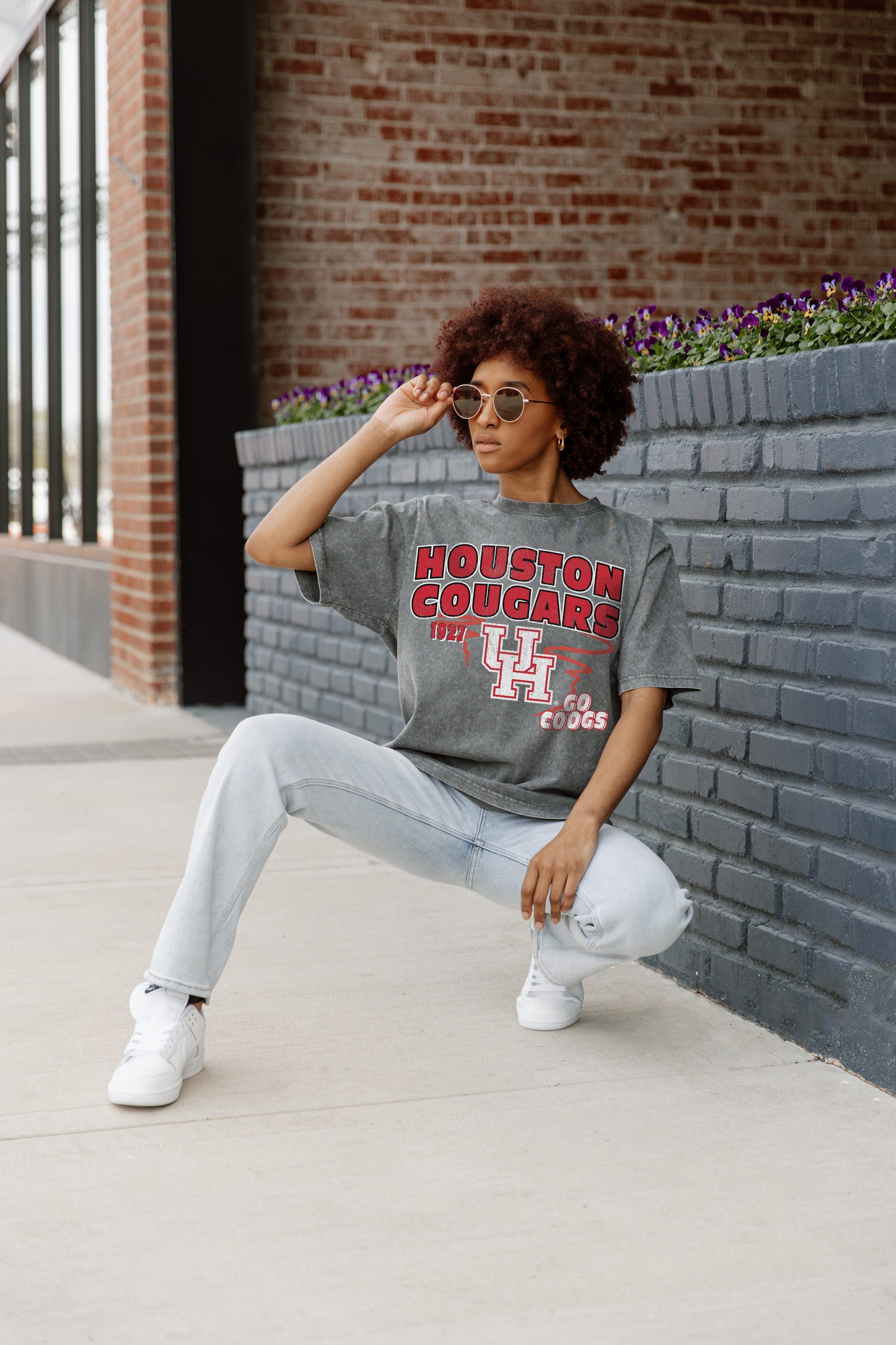 HOUSTON COUGARS KEEP THE LEAD OVERSIZED CREWNECK TEE