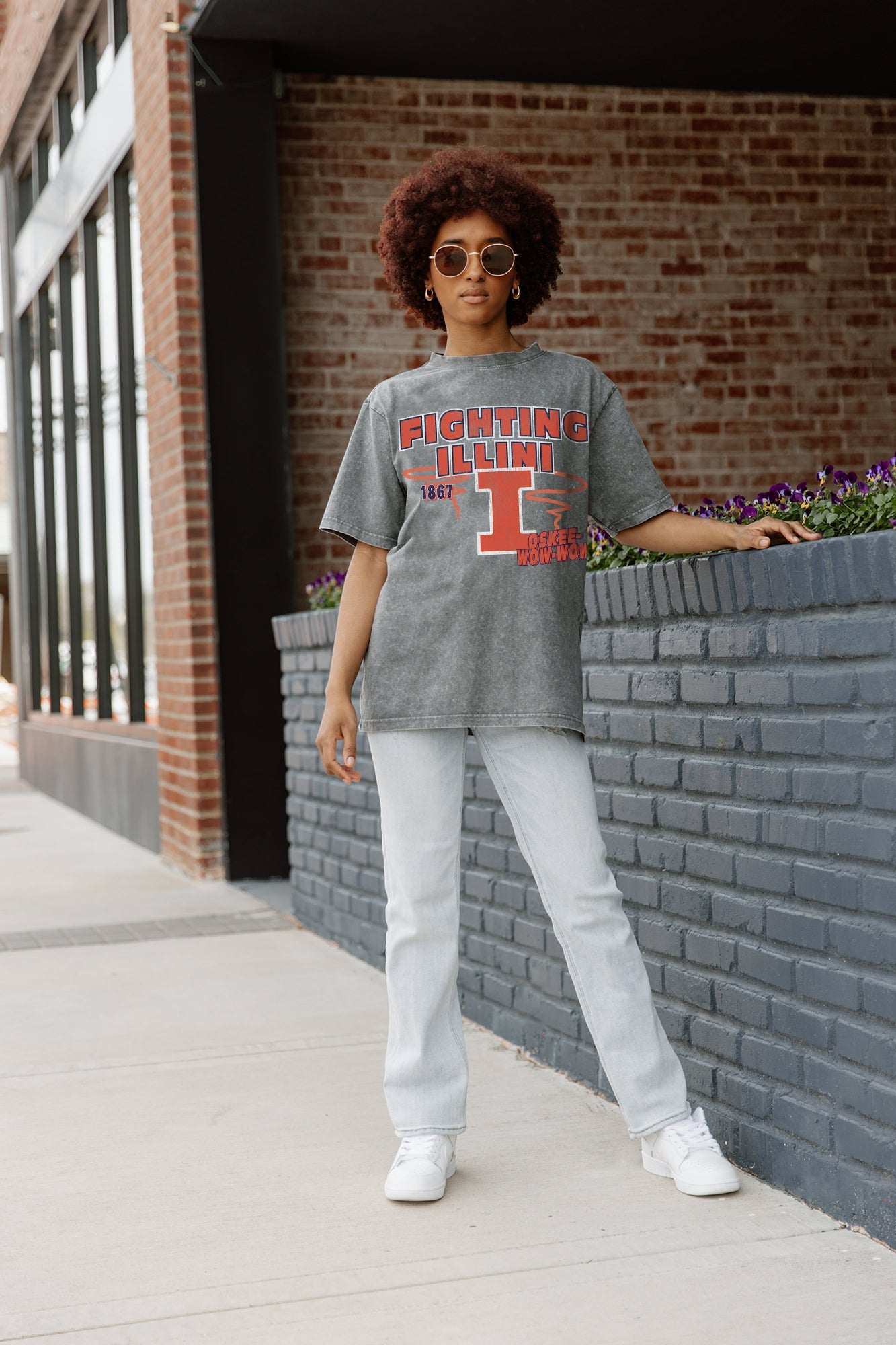 ILLINOIS FIGHTING ILLINI KEEP THE LEAD OVERSIZED CREWNECK TEE