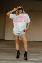 KANSAS CITY CHIEFS GAMEDAY ERA OVERSIZED CREWNECK TEE