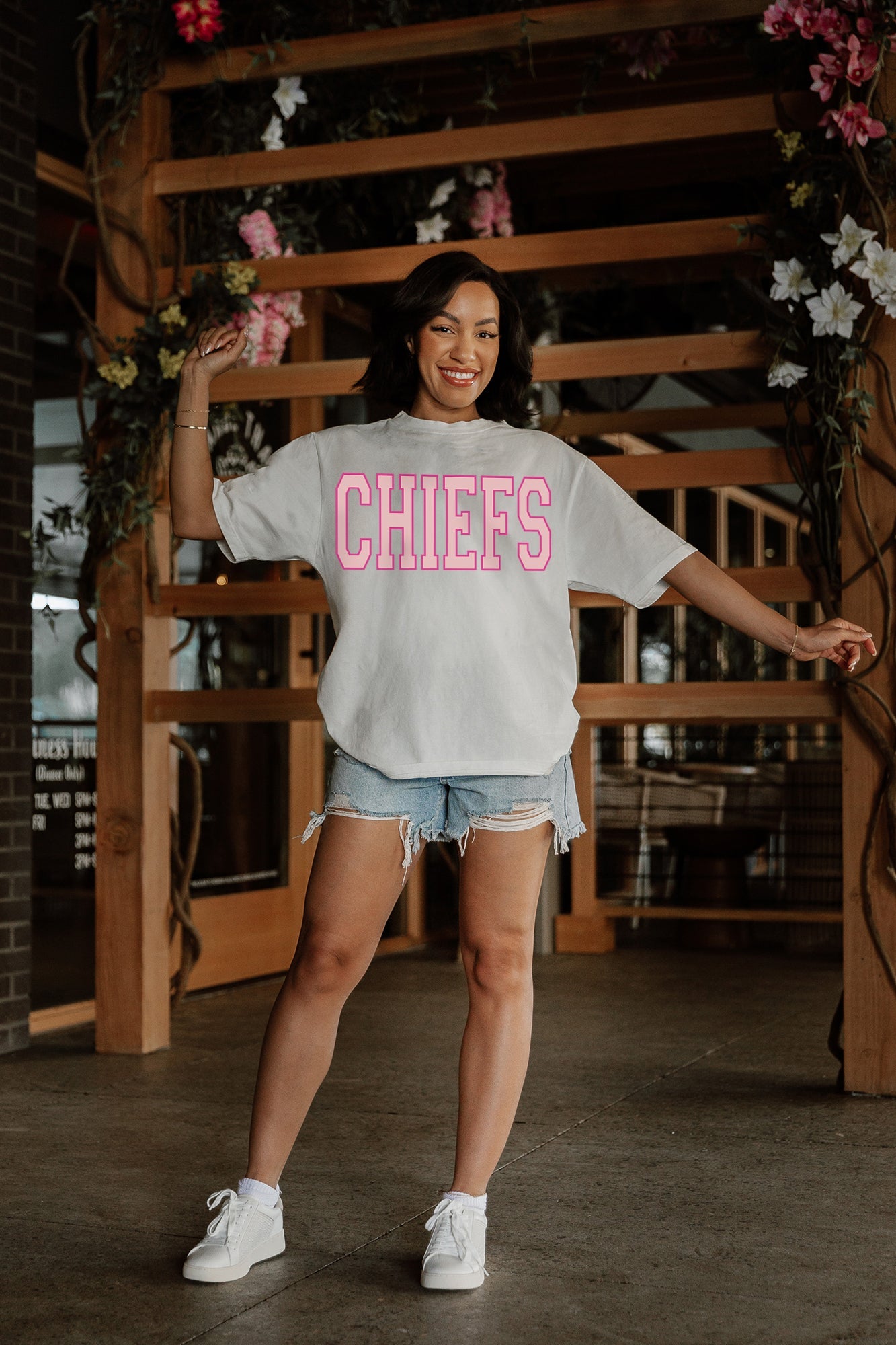 KANSAS CITY CHIEFS GAMEDAY ERA OVERSIZED CREWNECK TEE