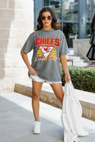 KANSAS CITY CHIEFS PLAY IT FORWARD OVERSIZED CREWNECK TEE