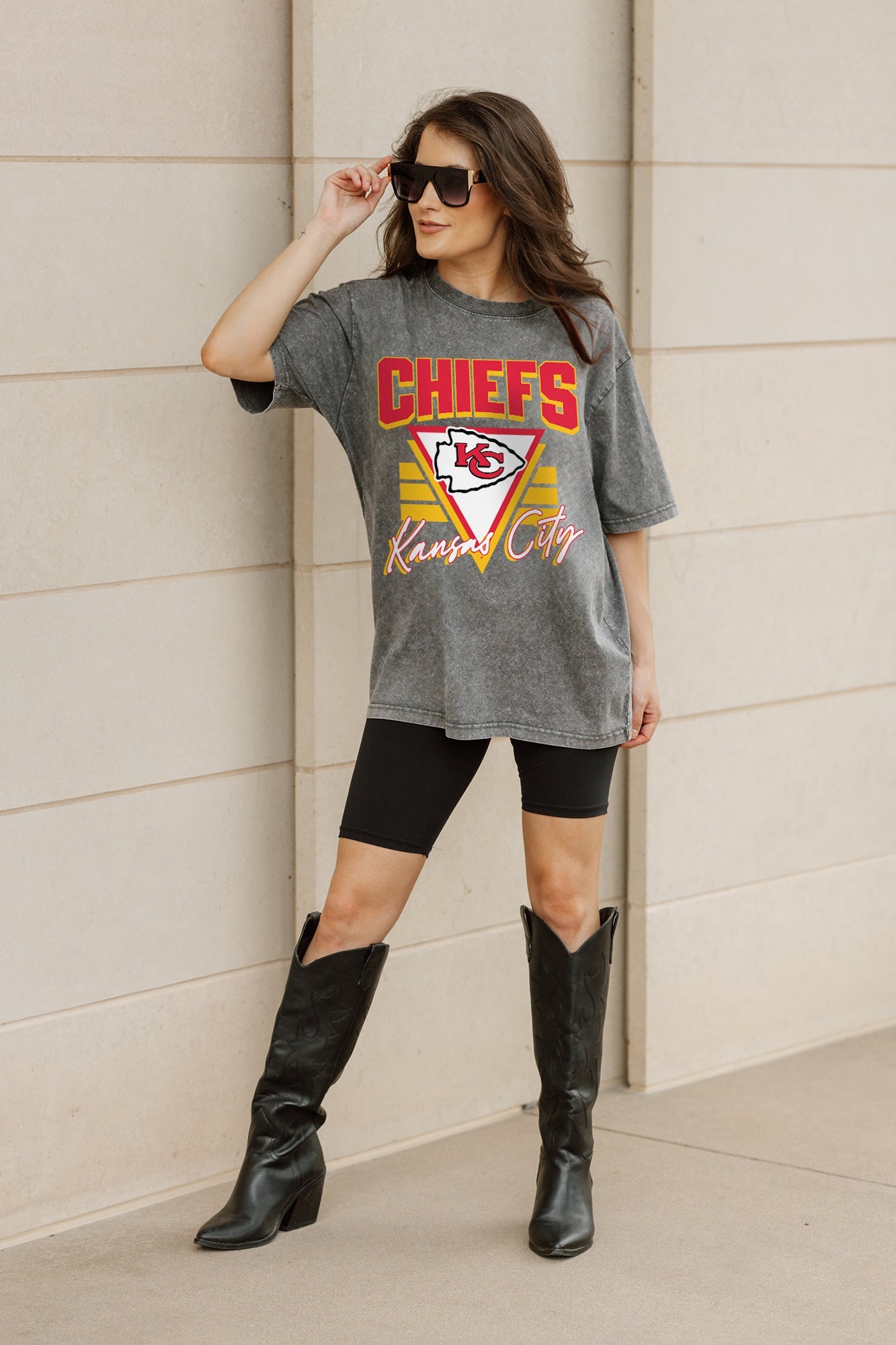 KANSAS CITY CHIEFS PLAY IT FORWARD OVERSIZED CREWNECK TEE