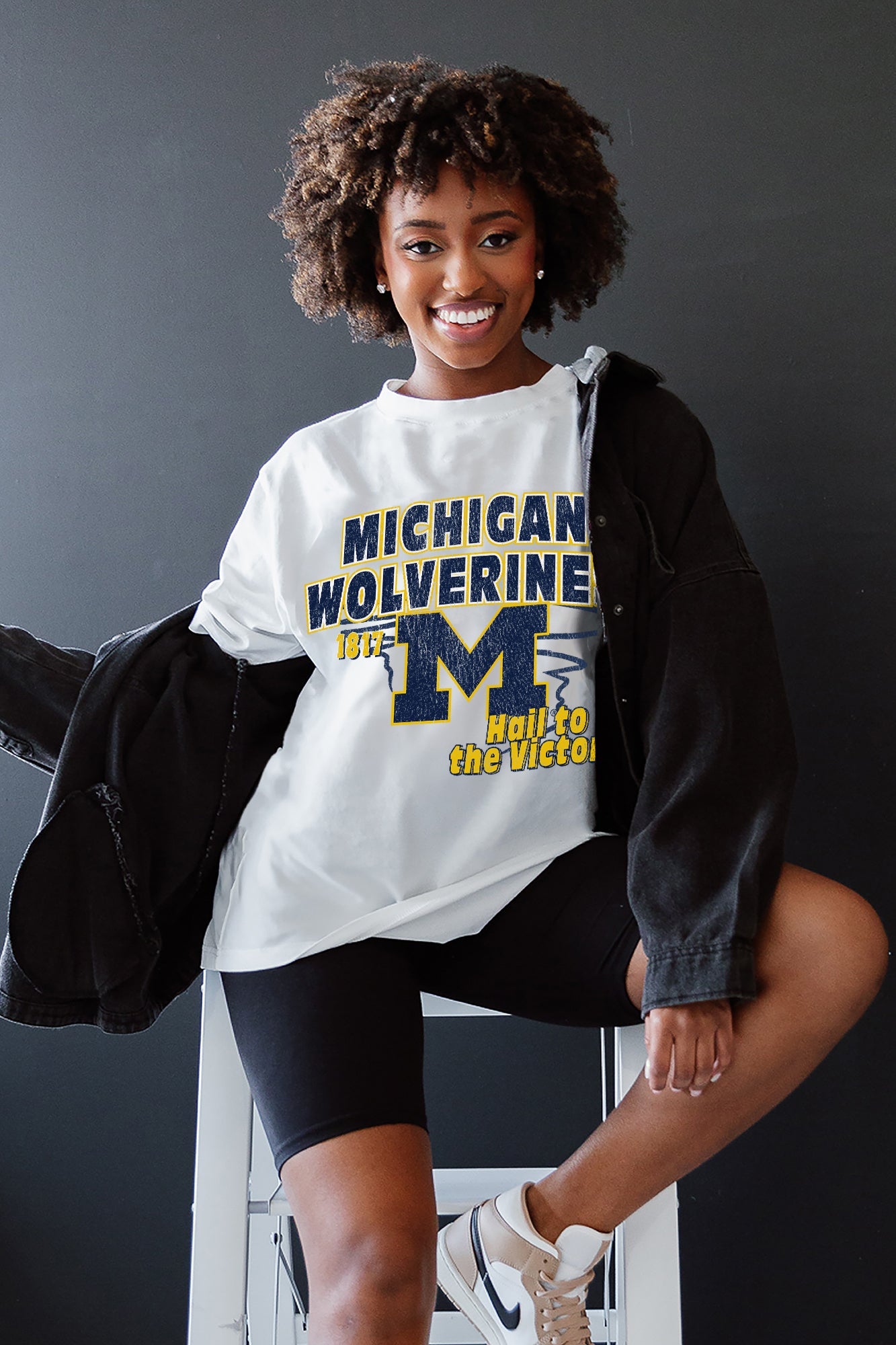 MICHIGAN WOLVERINES IN THE LEAD OVERSIZED CREWNECK TEE