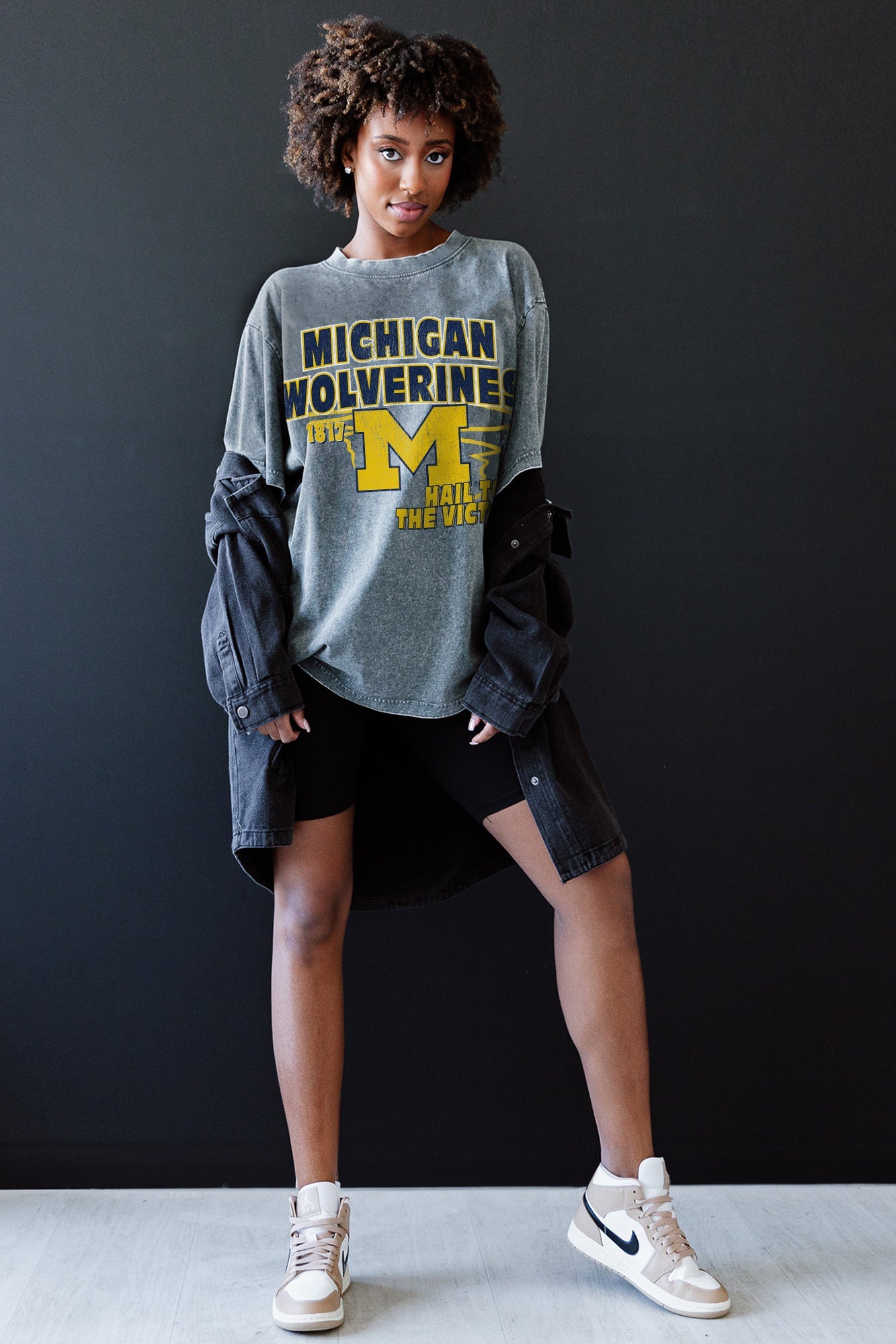 MICHIGAN WOLVERINES KEEP THE LEAD OVERSIZED CREWNECK TEE