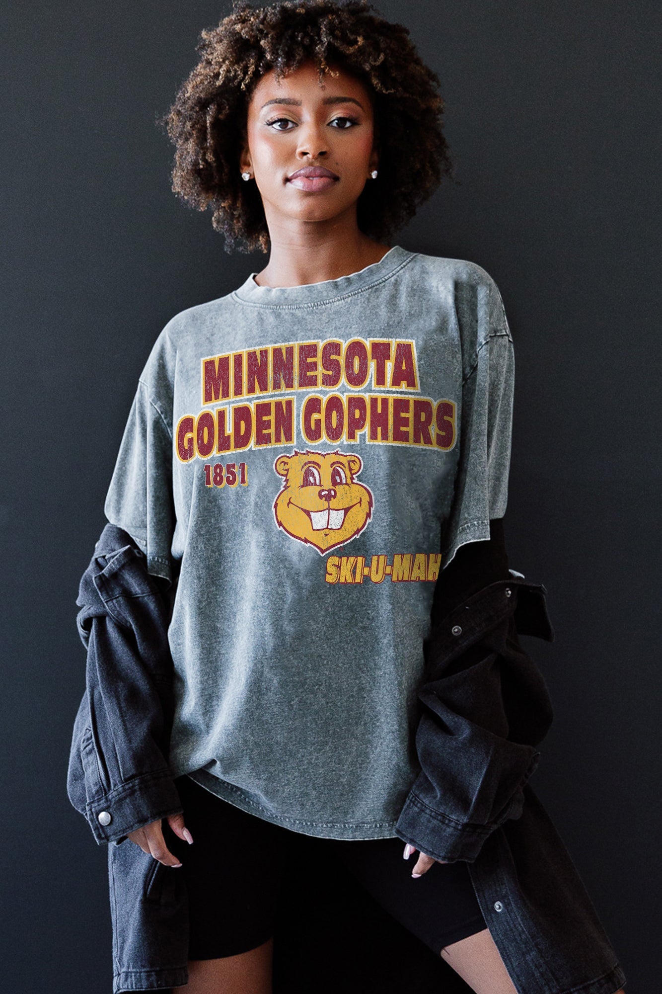 MINNESOTA GOLDEN GOPHERS KEEP THE LEAD OVERSIZED CREWNECK TEE