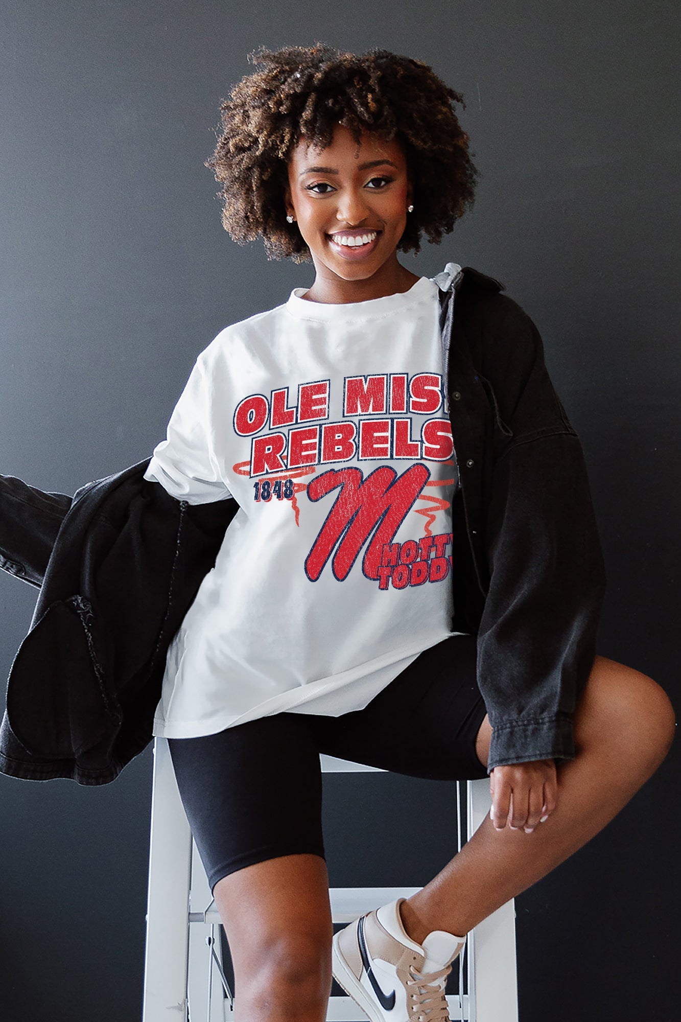 OLE MISS REBELS IN THE LEAD OVERSIZED CREWNECK TEE