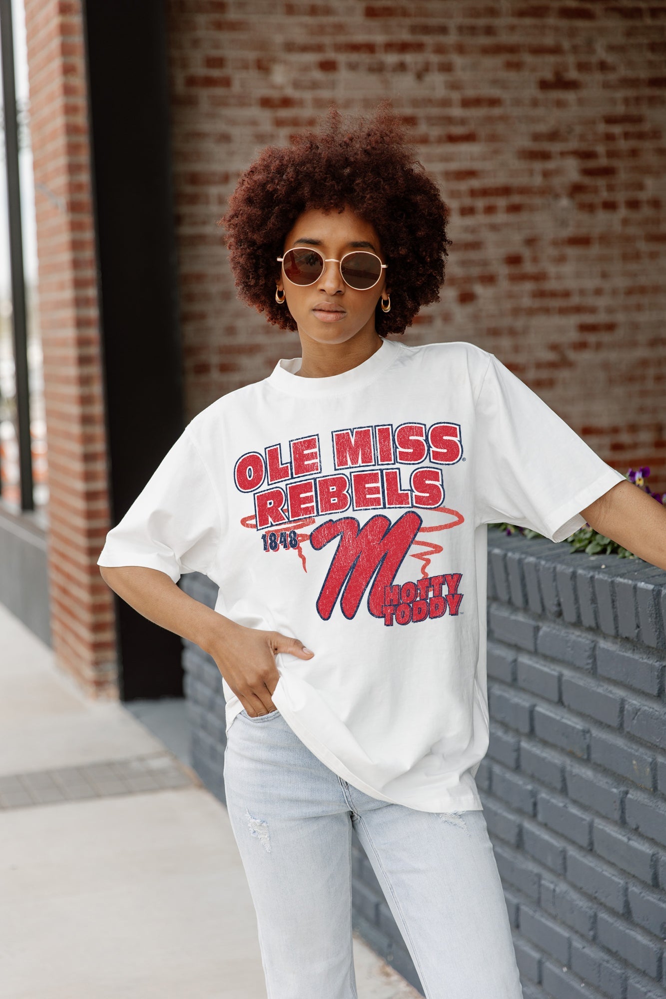 OLE MISS REBELS IN THE LEAD OVERSIZED CREWNECK TEE