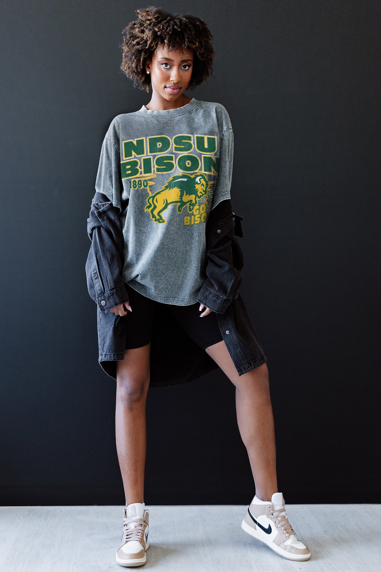 NORTH DAKOTA STATE BISON KEEP THE LEAD OVERSIZED CREWNECK TEE