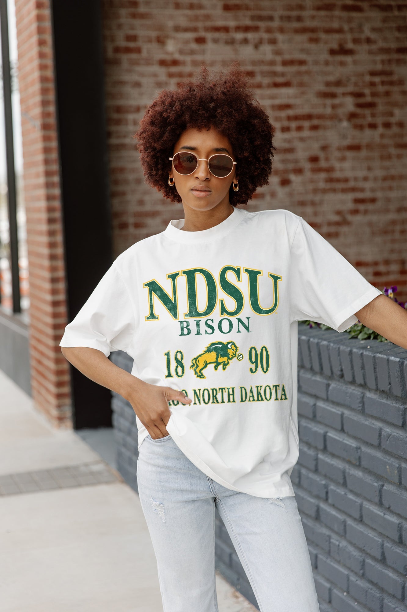 NORTH DAKOTA STATE BISON UNITY OVERSIZED CREWNECK TEE