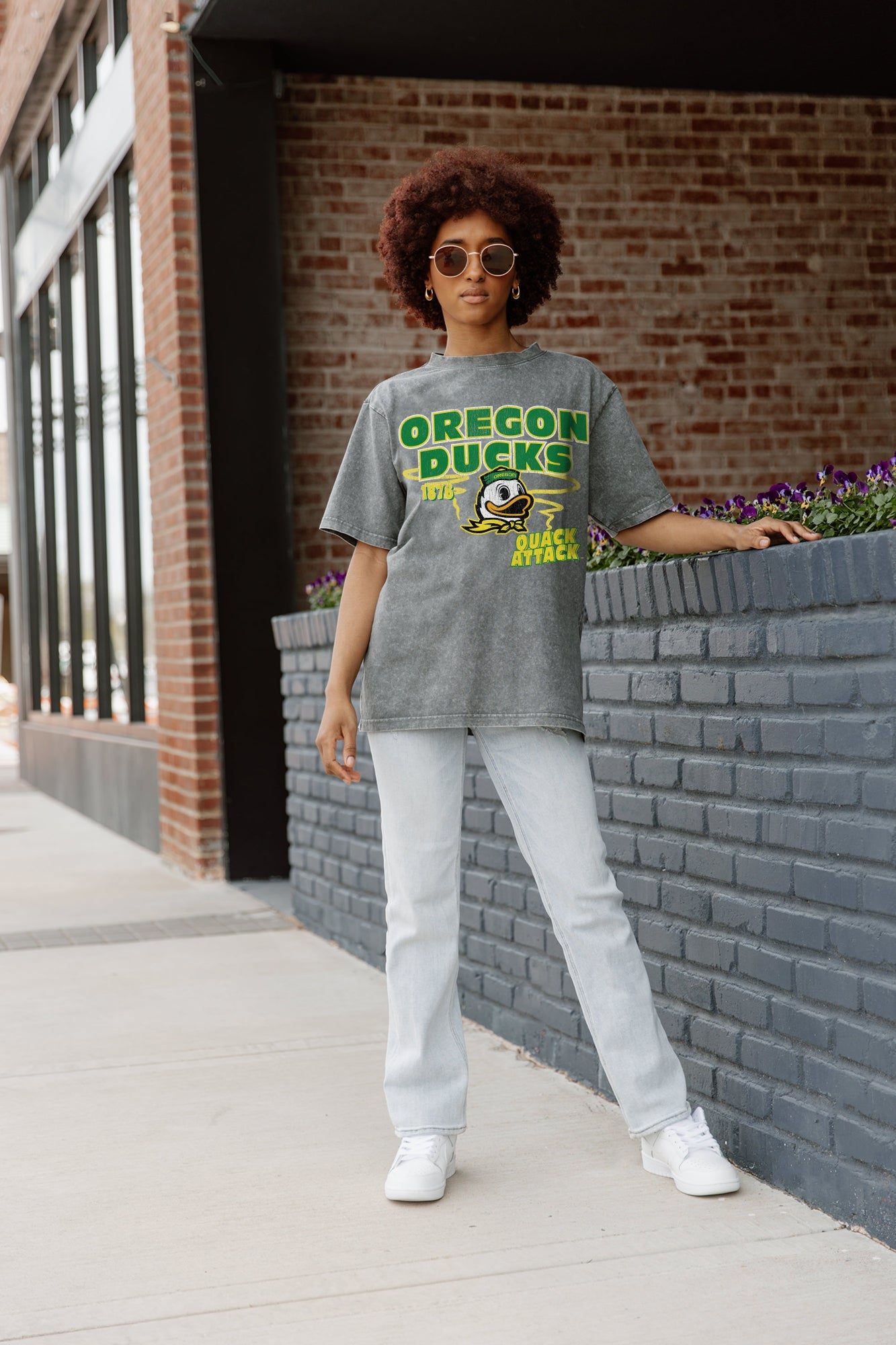 OREGON DUCKS KEEP THE LEAD OVERSIZED CREWNECK TEE