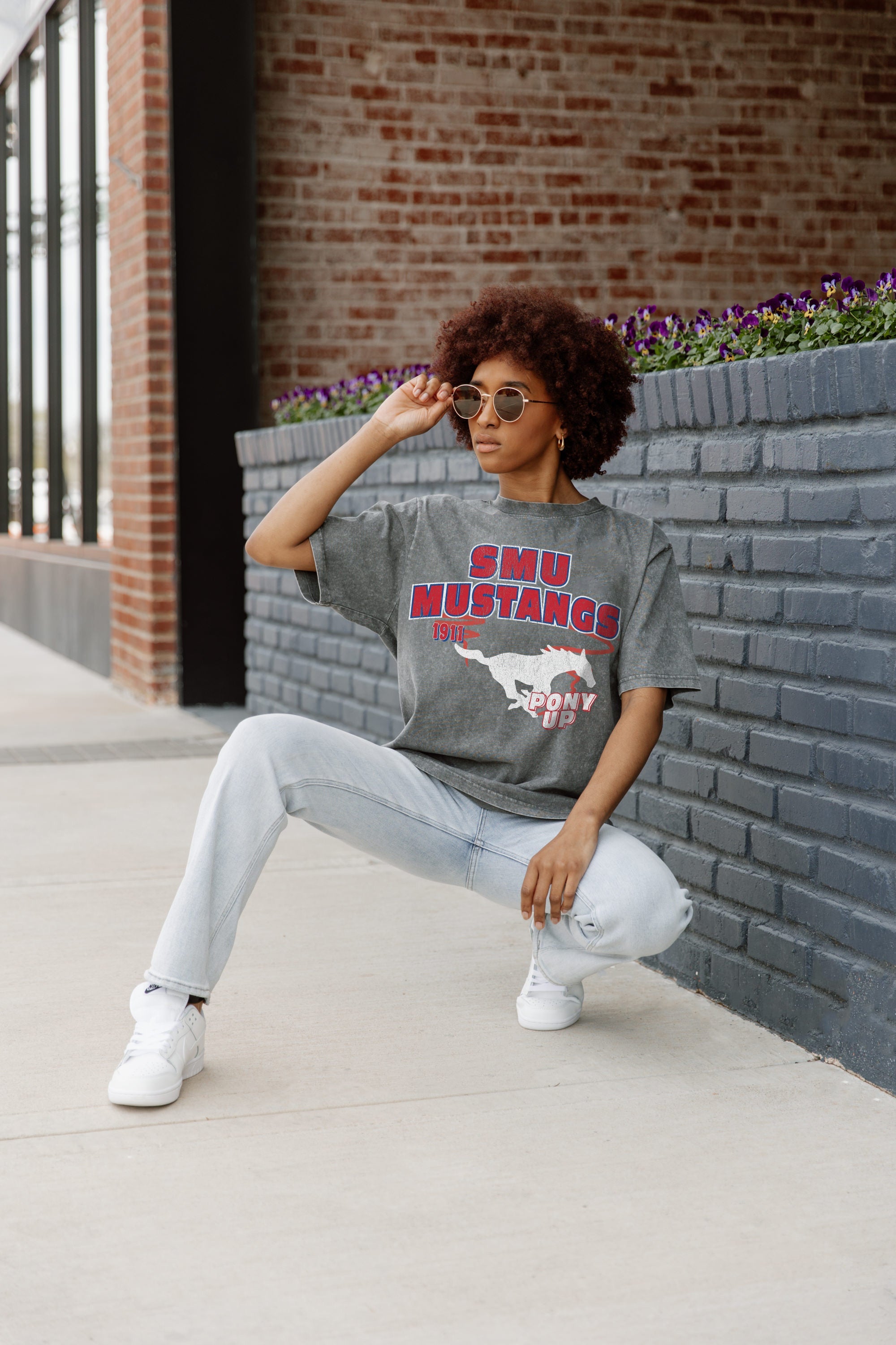 SMU MUSTANGS KEEP THE LEAD OVERSIZED CREWNECK TEE