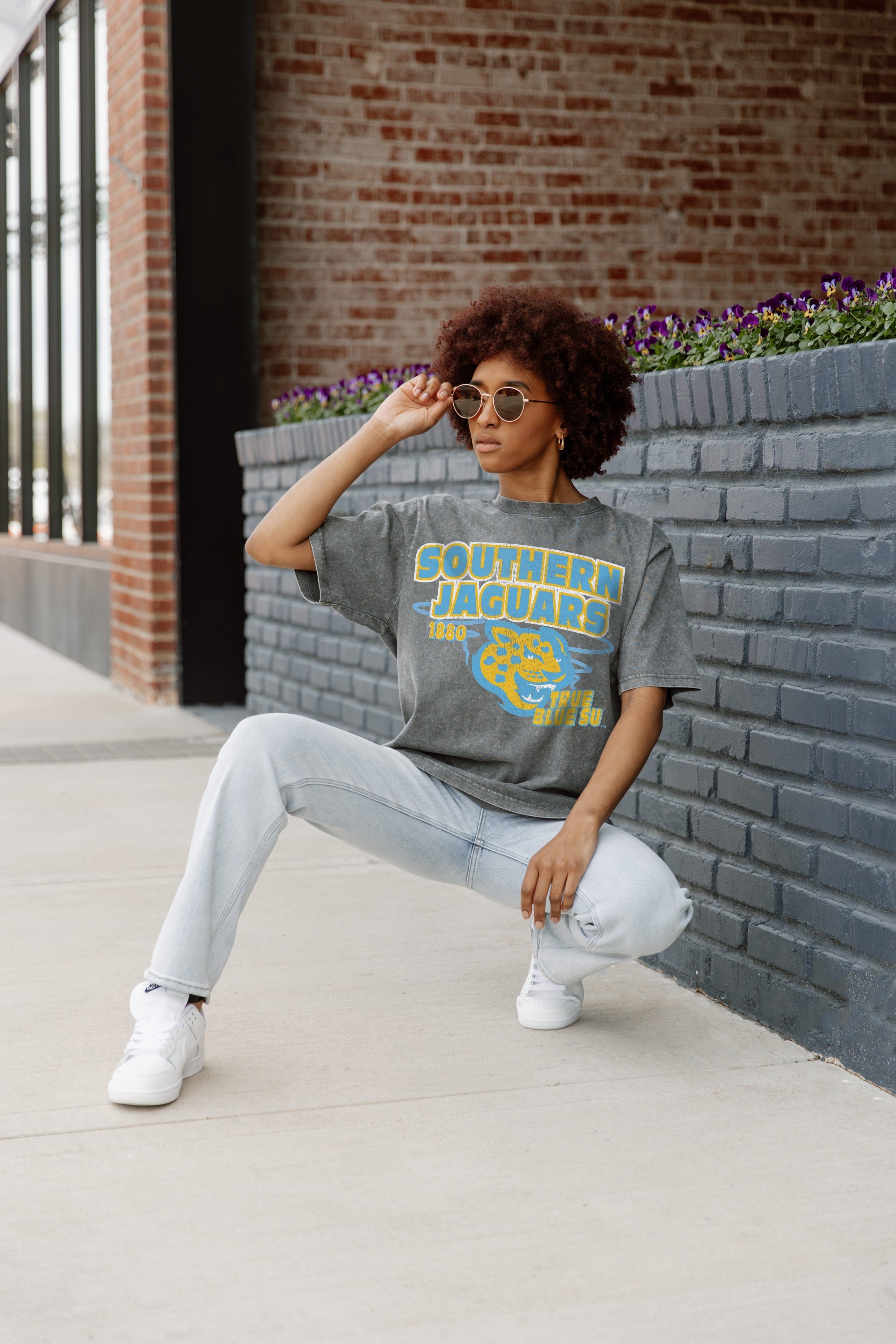 SOUTHERN JAGUARS KEEP THE LEAD OVERSIZED CREWNECK TEE