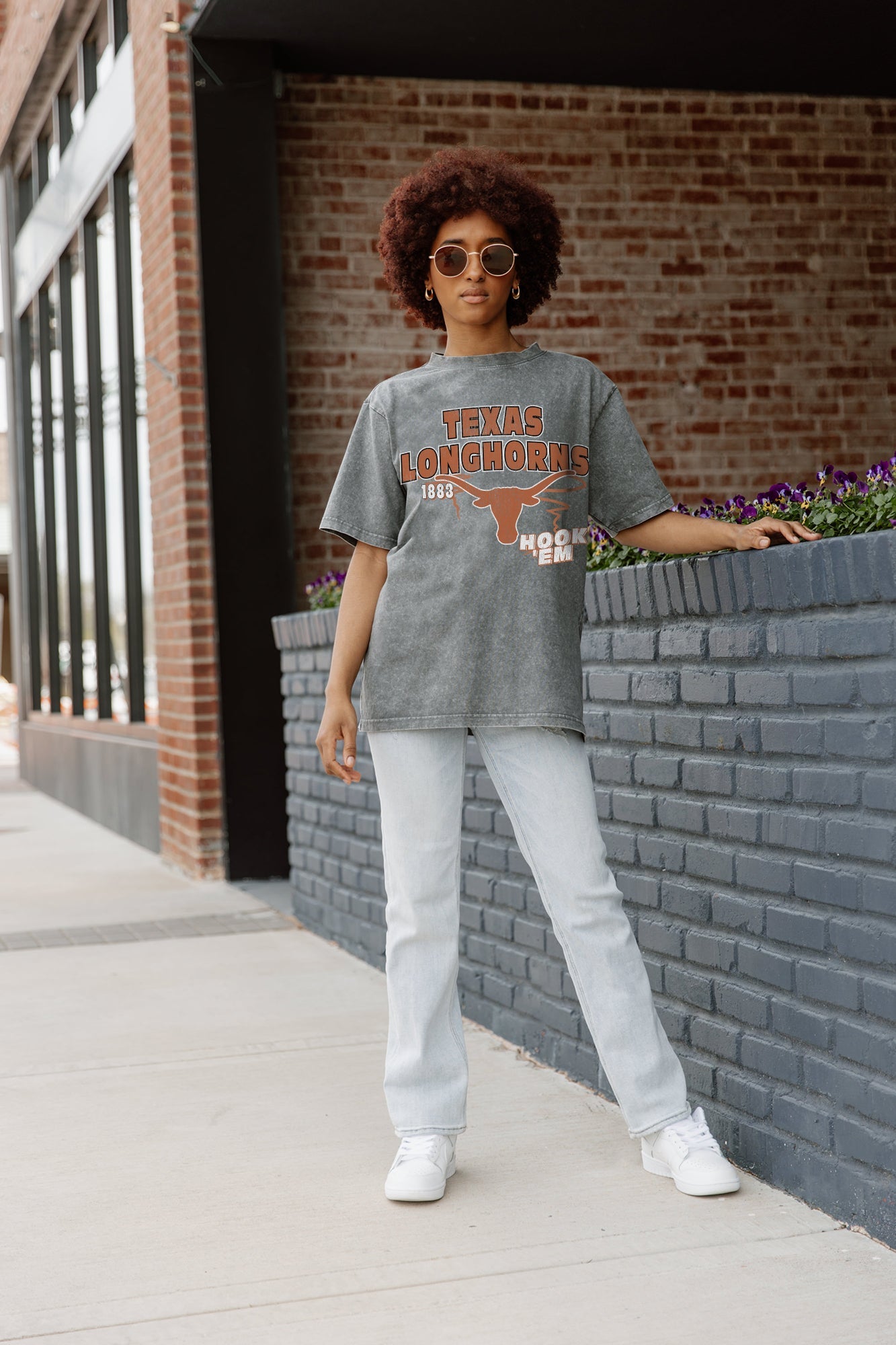 TEXAS LONGHORNS KEEP THE LEAD OVERSIZED CREWNECK TEE