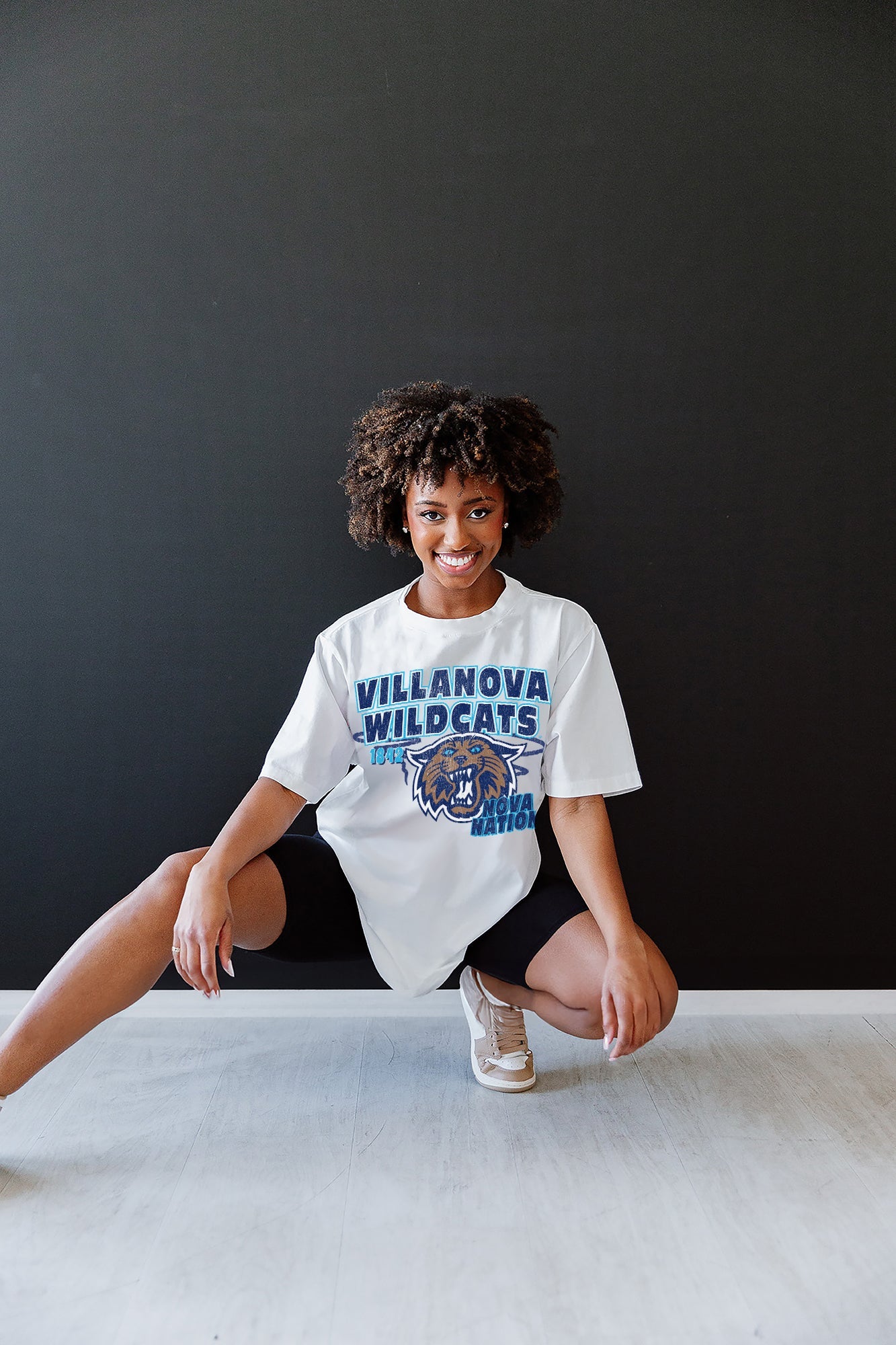 VILLANOVA WILDCATS IN THE LEAD OVERSIZED CREWNECK TEE