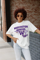 WASHINGTON HUSKIES IN THE LEAD OVERSIZED CREWNECK TEE