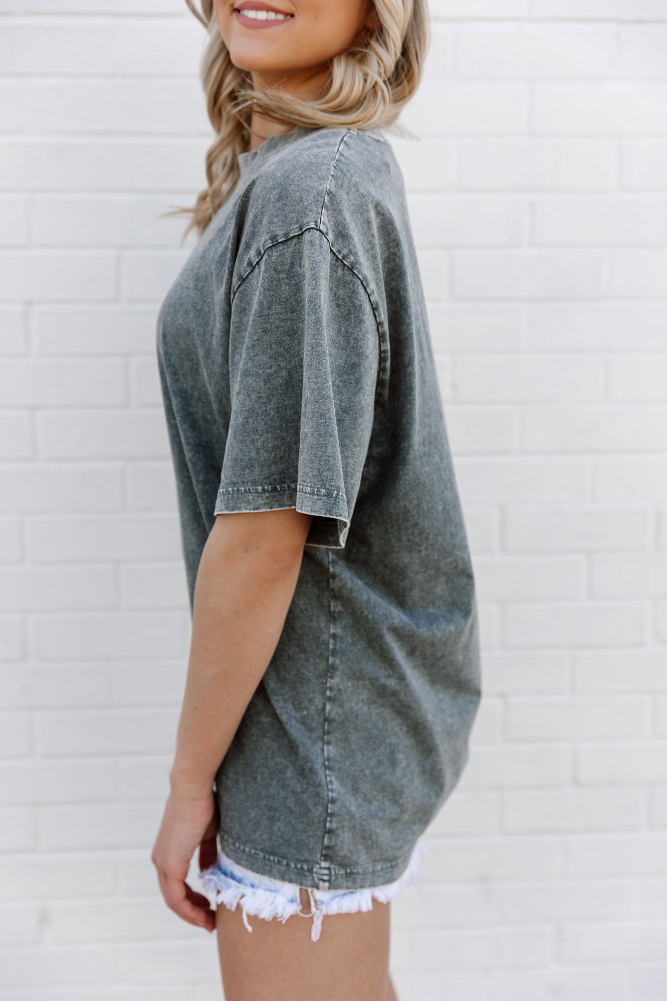 WELLESLEY BLUE THROWBACK OVERSIZED CREWNECK TEE