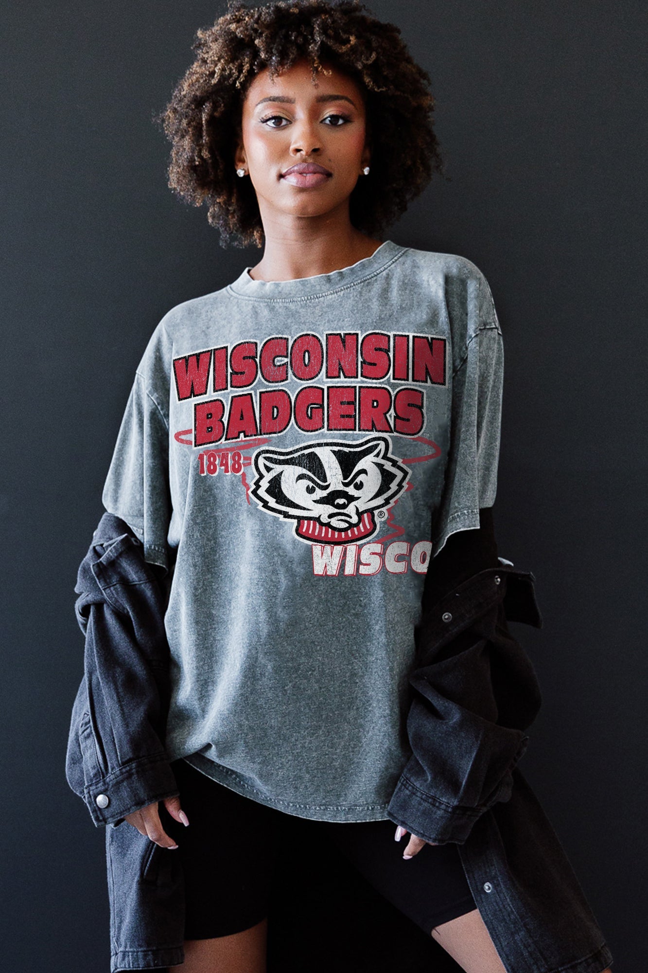 WISCONSIN BADGERS KEEP THE LEAD OVERSIZED CREWNECK TEE