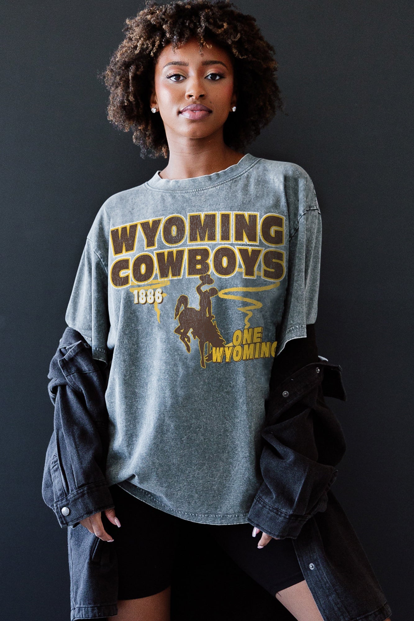 WYOMING COWBOYS KEEP THE LEAD OVERSIZED CREWNECK TEE