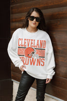 CLEVELAND BROWNS FAIR CATCH PREMIUM FLEECE DROP SHOULDER CREWNECK PULLOVER