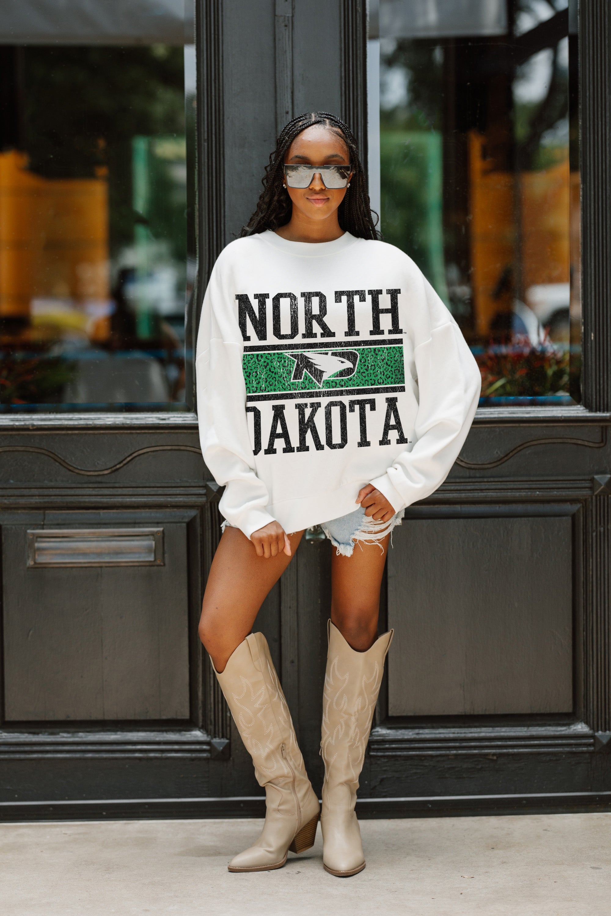 NORTH DAKOTA FIGHTING HAWKS FAIR CATCH PREMIUM FLEECE DROP SHOULDER CREWNECK PULLOVER