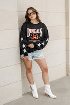 CINCINNATI BENGALS GAMEDAY GLIMMER EMBELLISHED STAR SLEEVE CREWNECK PULLOVER