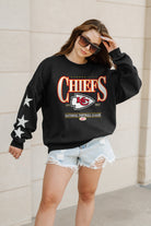 KANSAS CITY CHIEFS GAMEDAY GLIMMER EMBELLISHED STAR SLEEVE CREWNECK PULLOVER