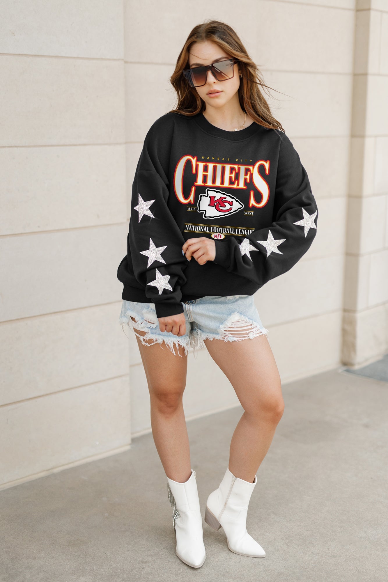 KANSAS CITY CHIEFS GAMEDAY GLIMMER EMBELLISHED STAR SLEEVE CREWNECK PULLOVER