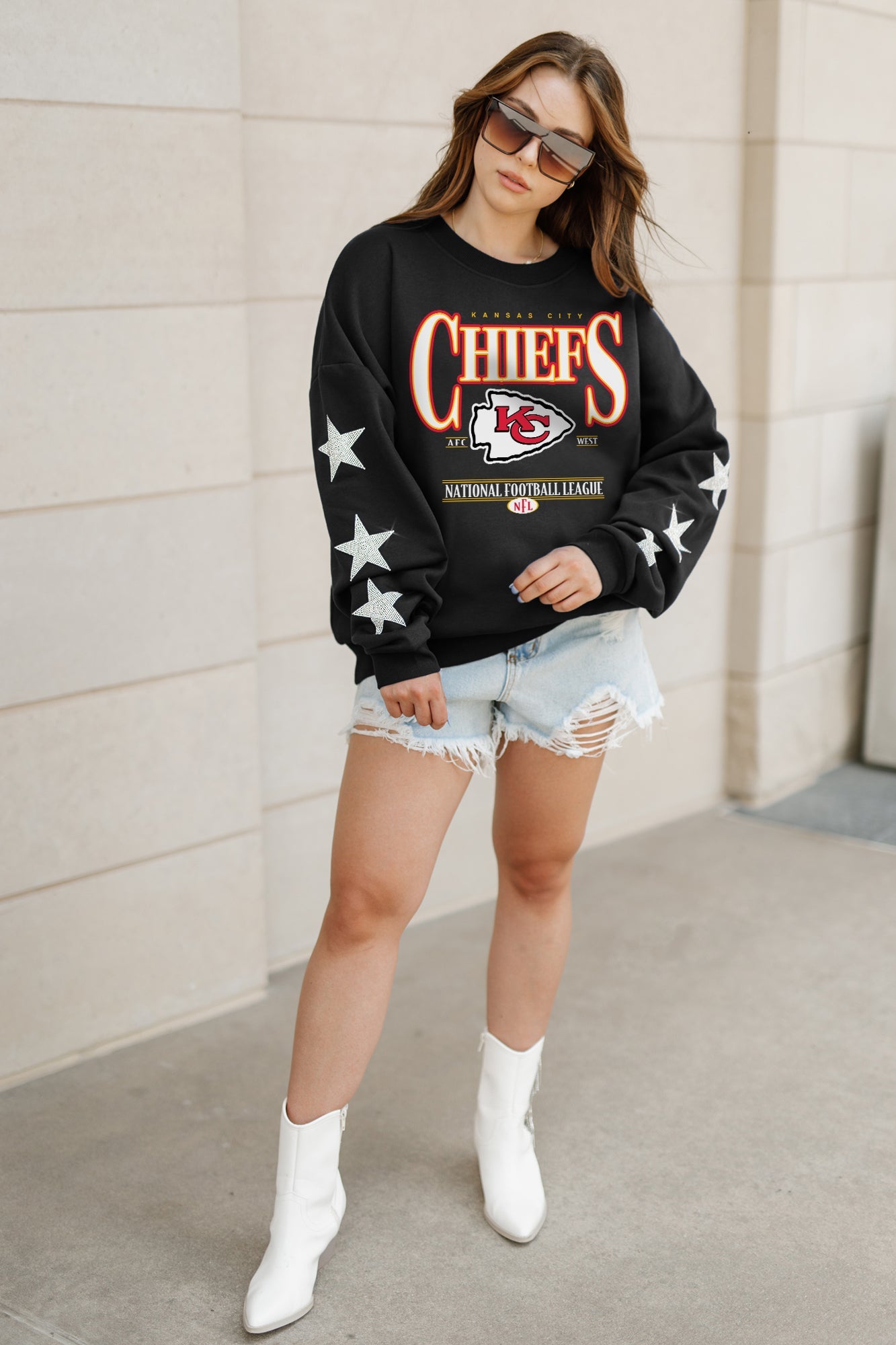 KANSAS CITY CHIEFS GAMEDAY GLIMMER EMBELLISHED STAR SLEEVE CREWNECK PULLOVER