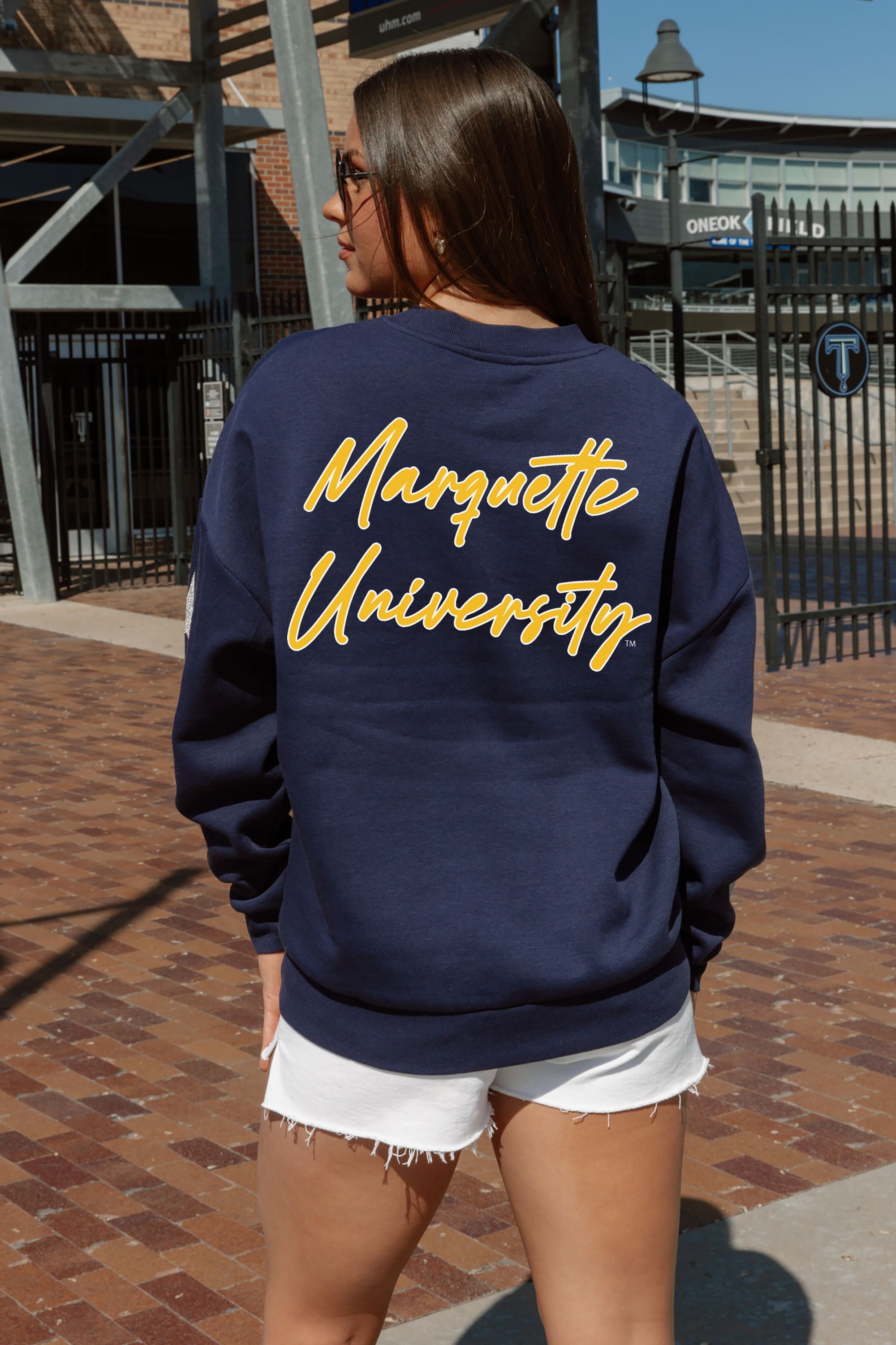 MARQUETTE GOLDEN EAGLES DEDICATION EMBELLISHED STAR SLEEVE CREWNECK PULLOVER