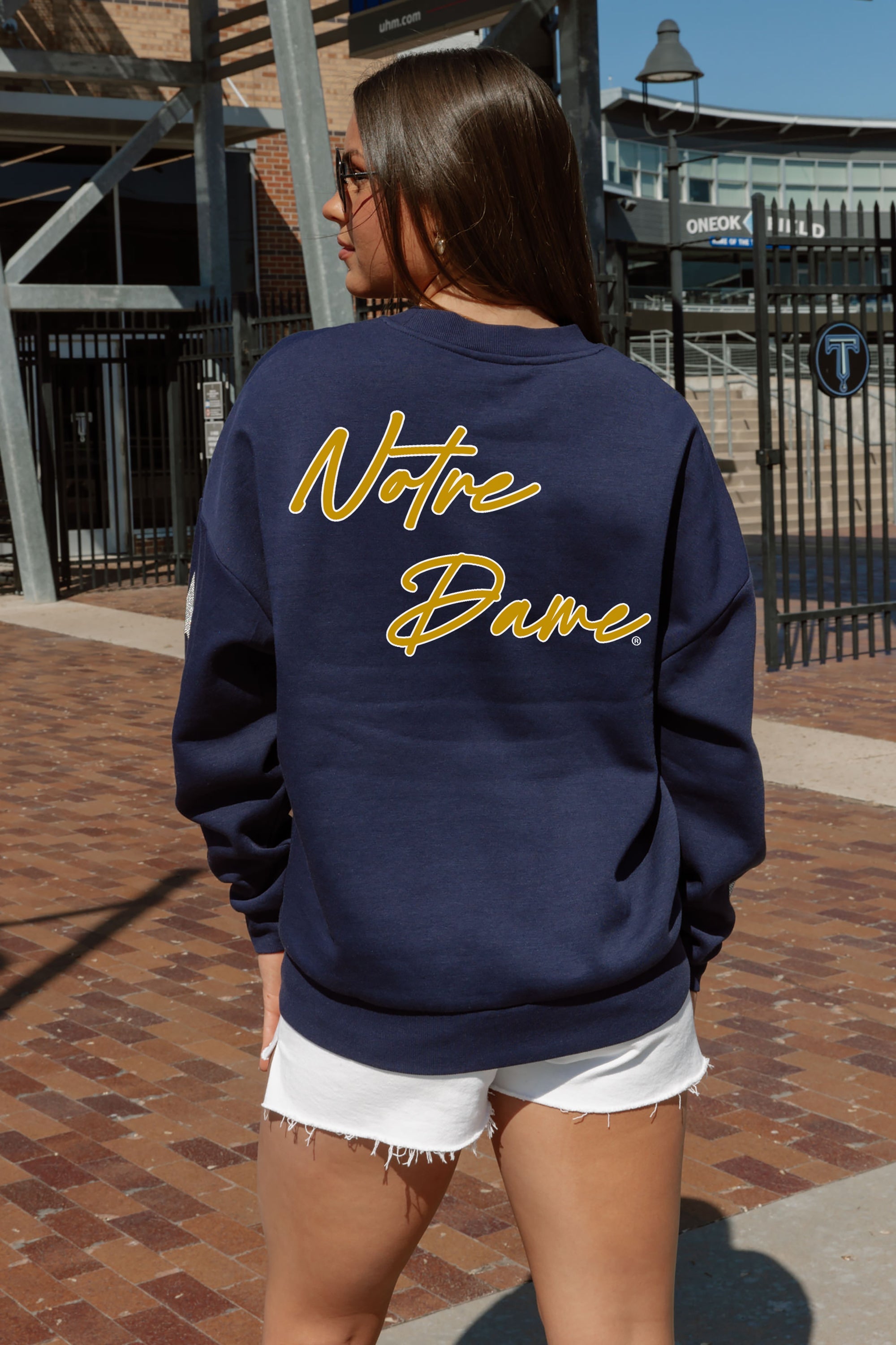 NOTRE DAME FIGHTING IRISH (SOHO) DEDICATION EMBELLISHED STAR SLEEVE CREWNECK PULLOVER